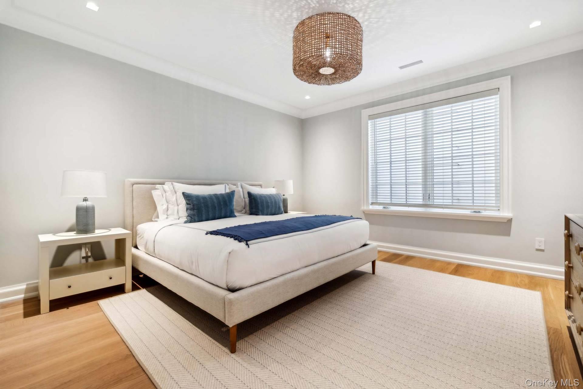 10 Pondview Lane, East Hampton, NY 11937