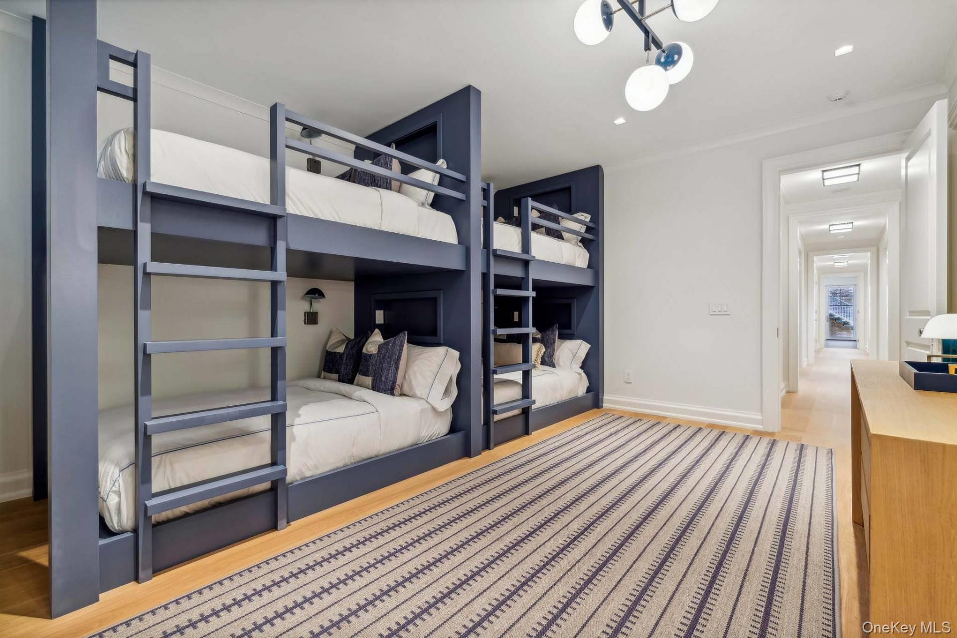 10 Pondview Lane, East Hampton, NY 11937