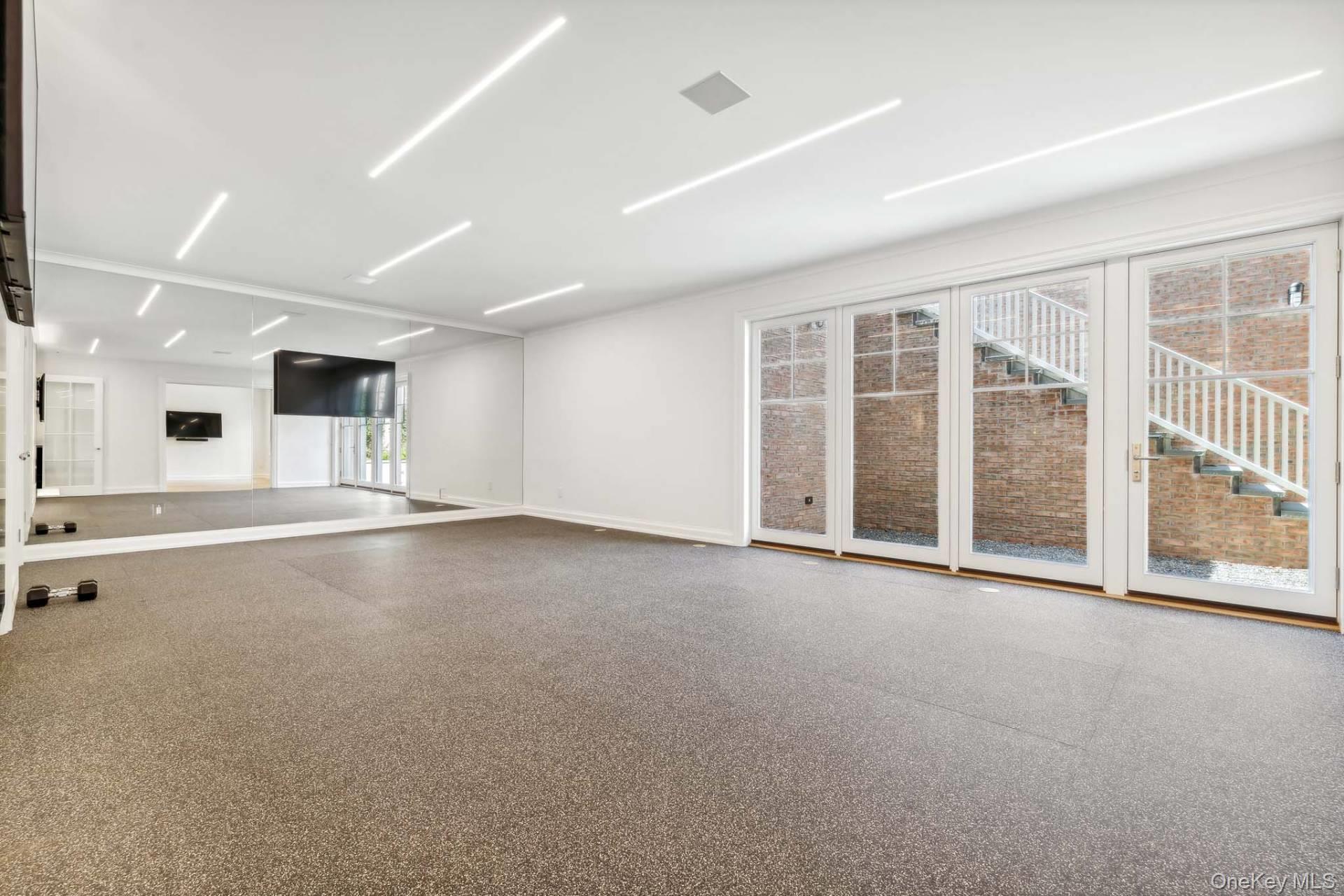 10 Pondview Lane, East Hampton, NY 11937