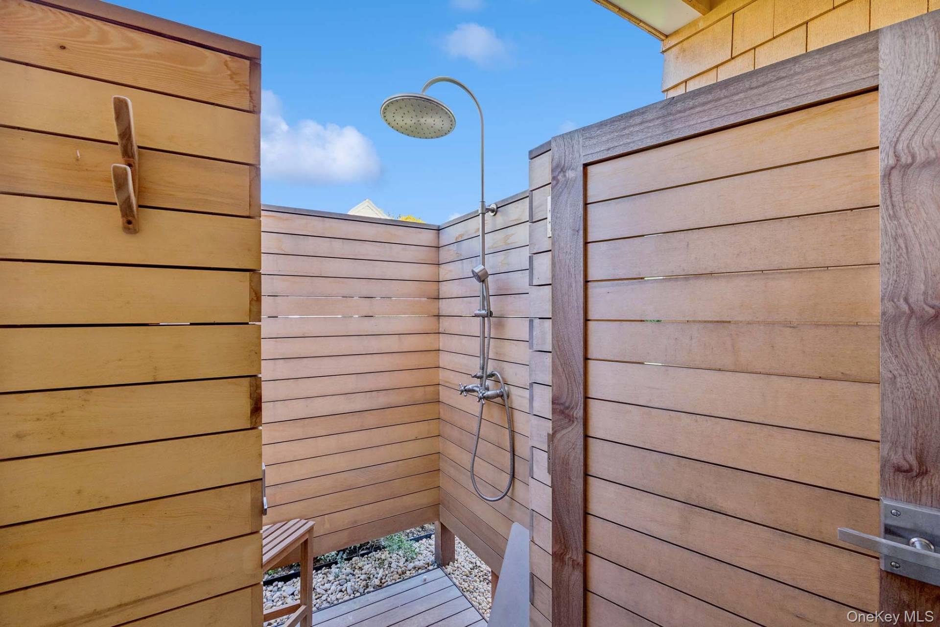 10 Pondview Lane, East Hampton, NY 11937