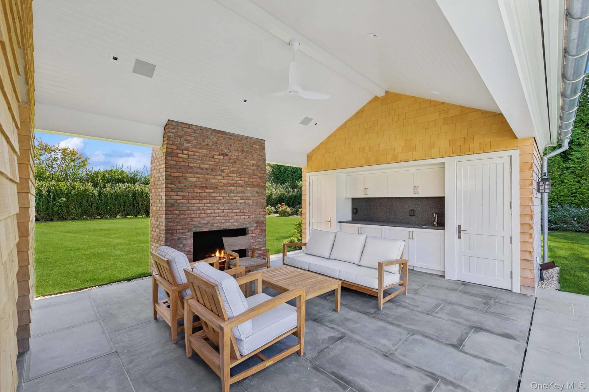 10 Pondview Lane, East Hampton, NY 11937