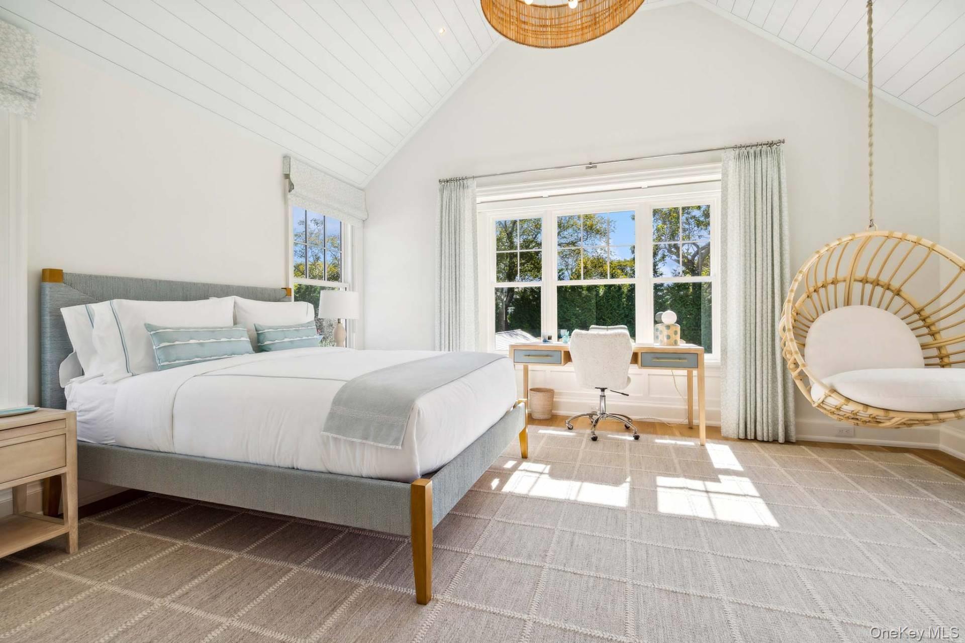 10 Pondview Lane, East Hampton, NY 11937