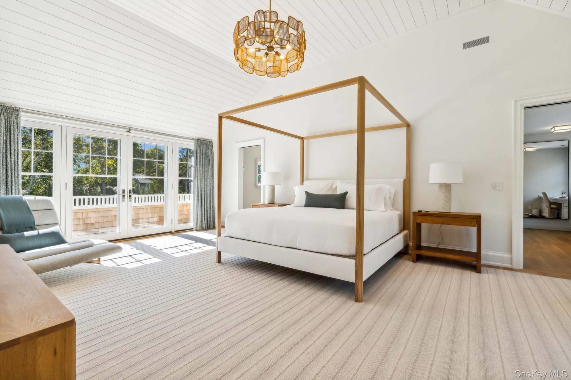 10 Pondview Lane, East Hampton, NY 11937