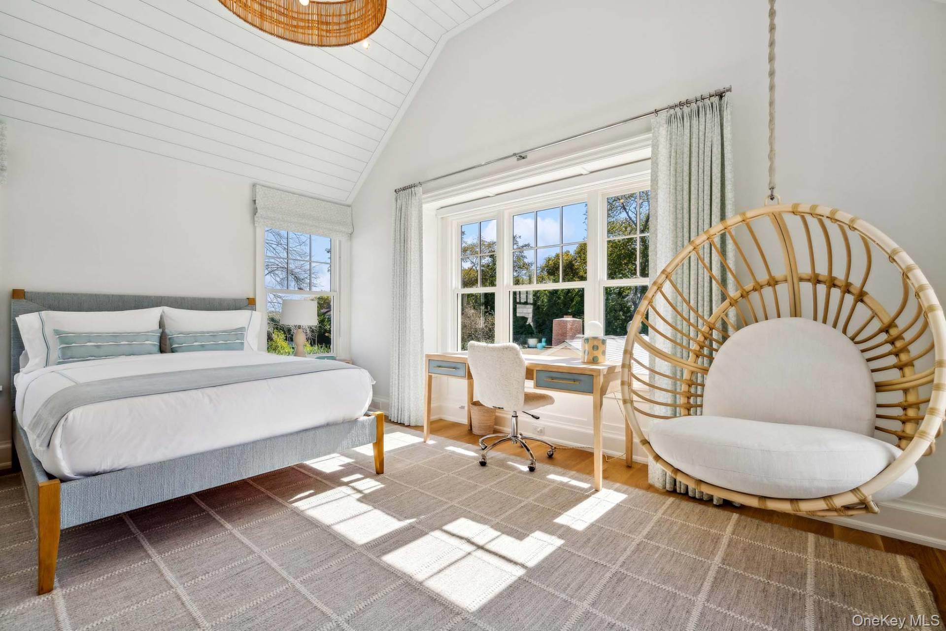 10 Pondview Lane, East Hampton, NY 11937