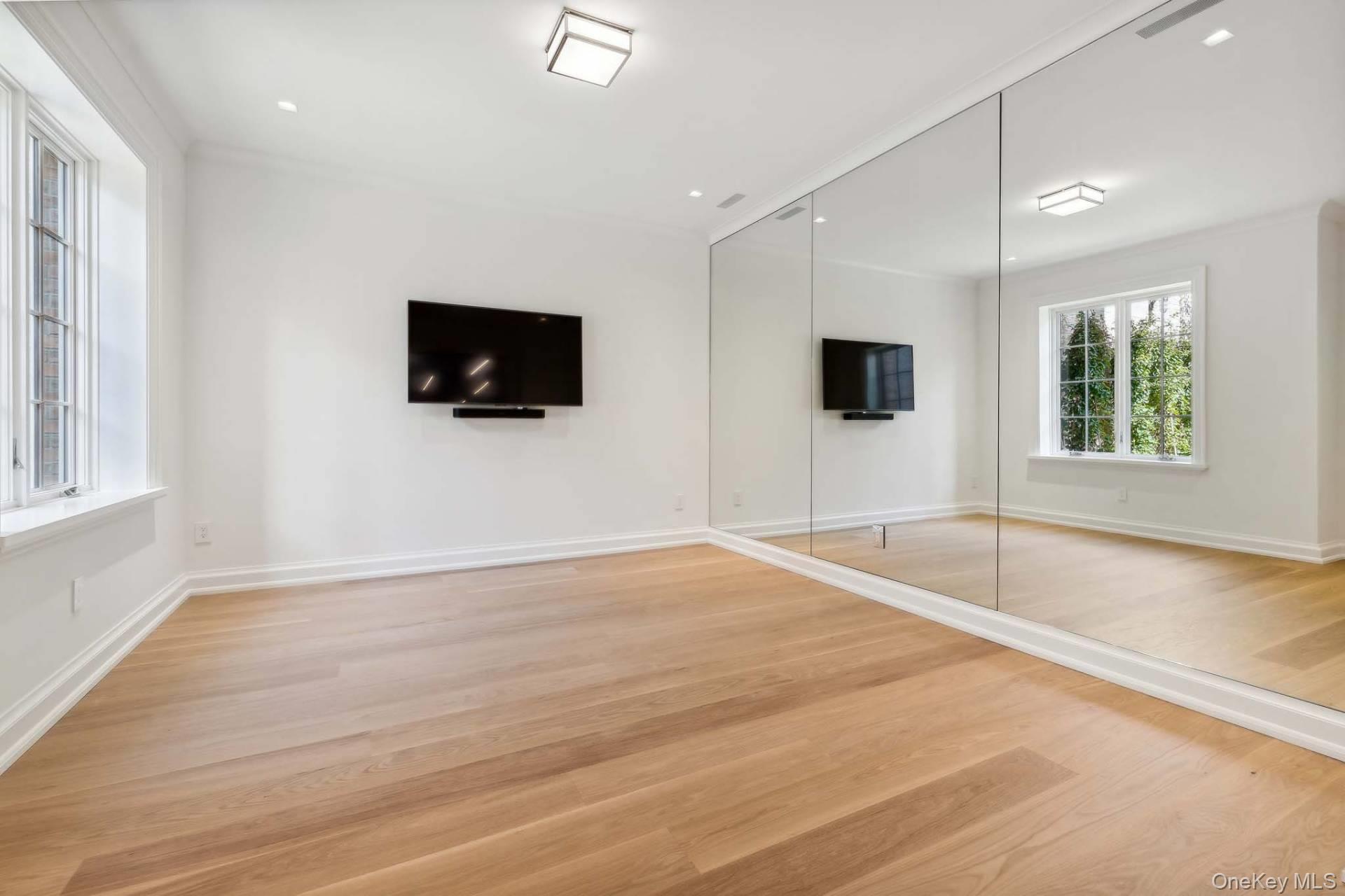 10 Pondview Lane, East Hampton, NY 11937