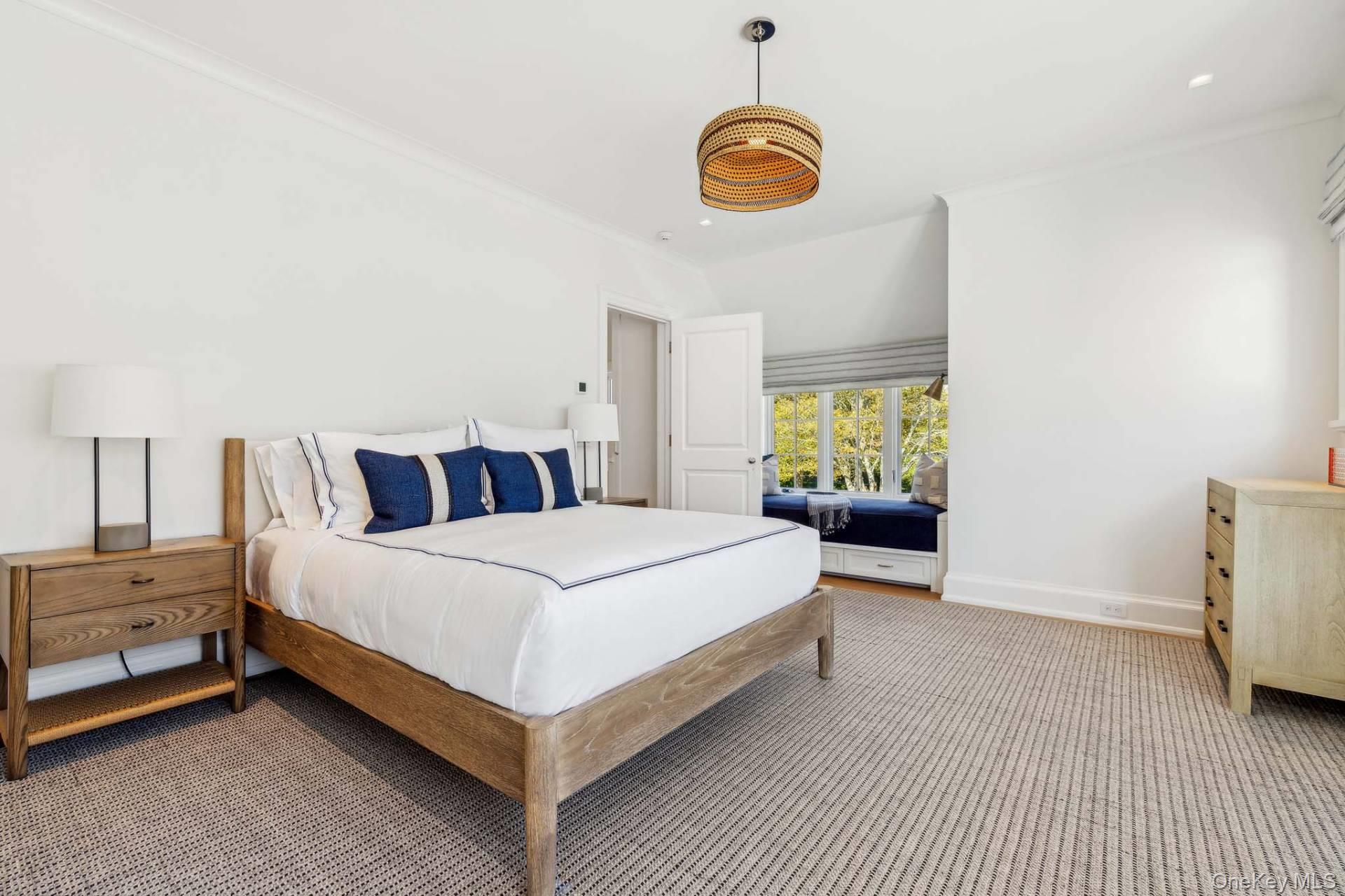 10 Pondview Lane, East Hampton, NY 11937