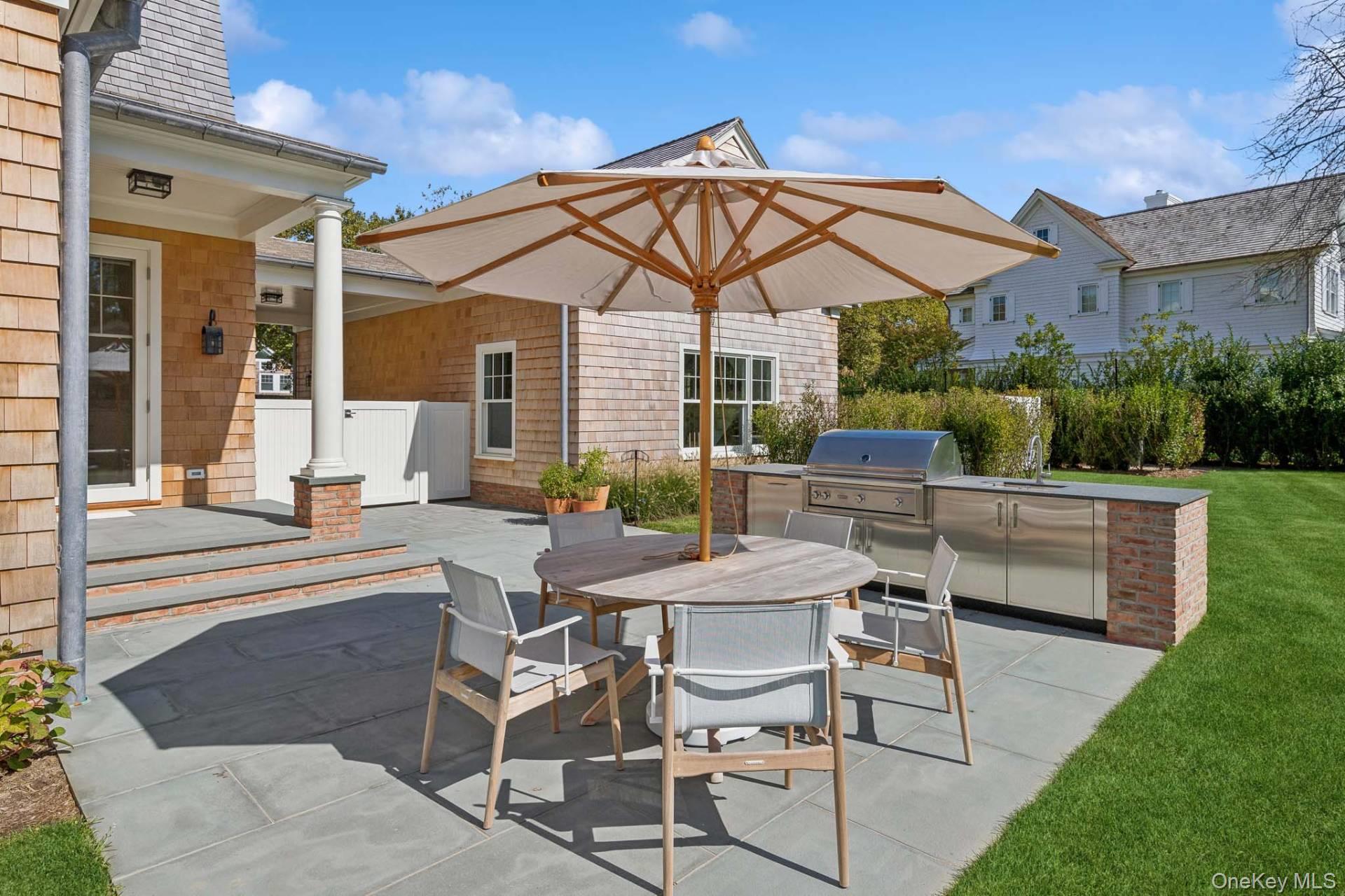 10 Pondview Lane, East Hampton, NY 11937