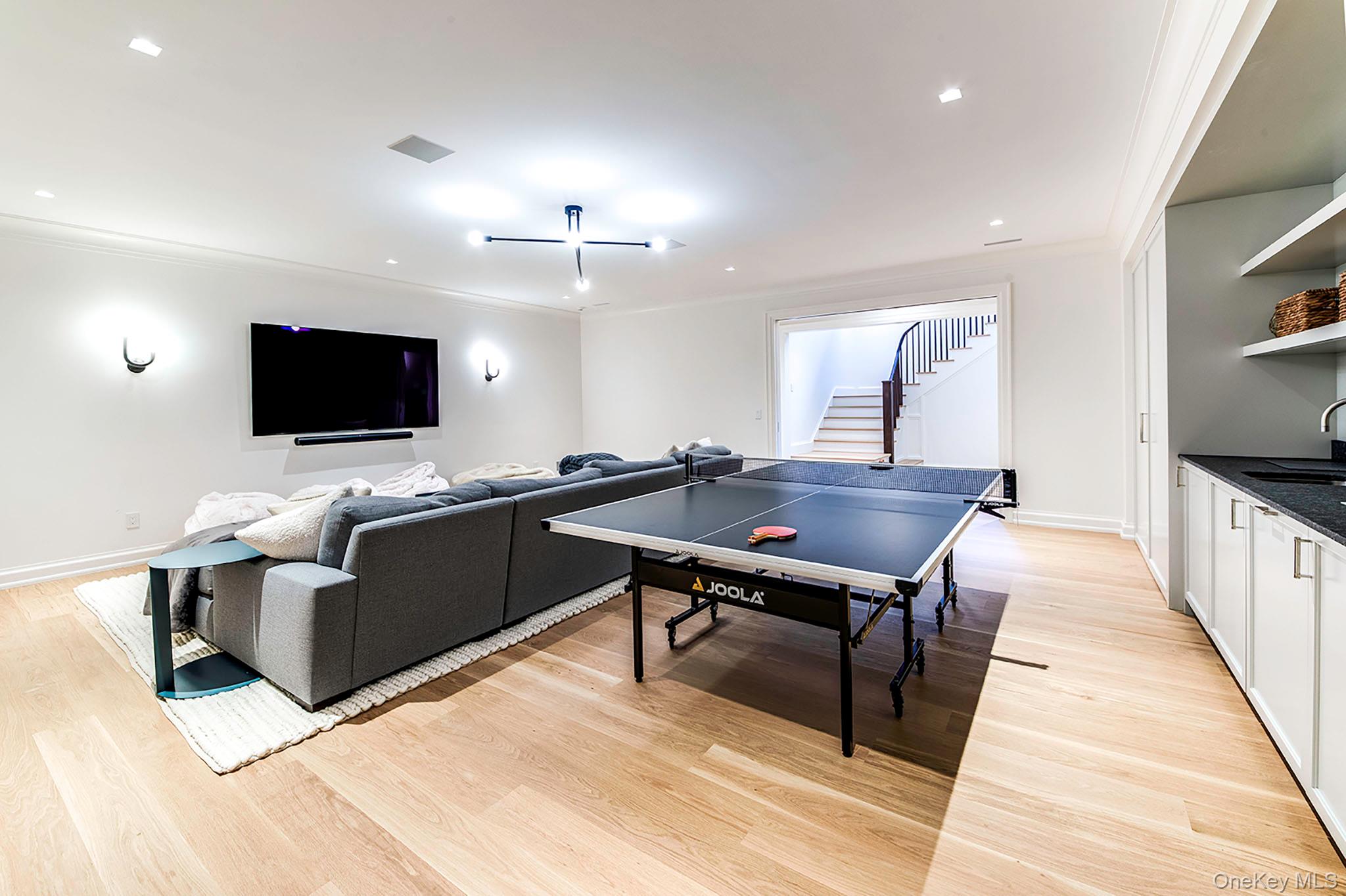 10 Pondview Lane, East Hampton, NY 11937