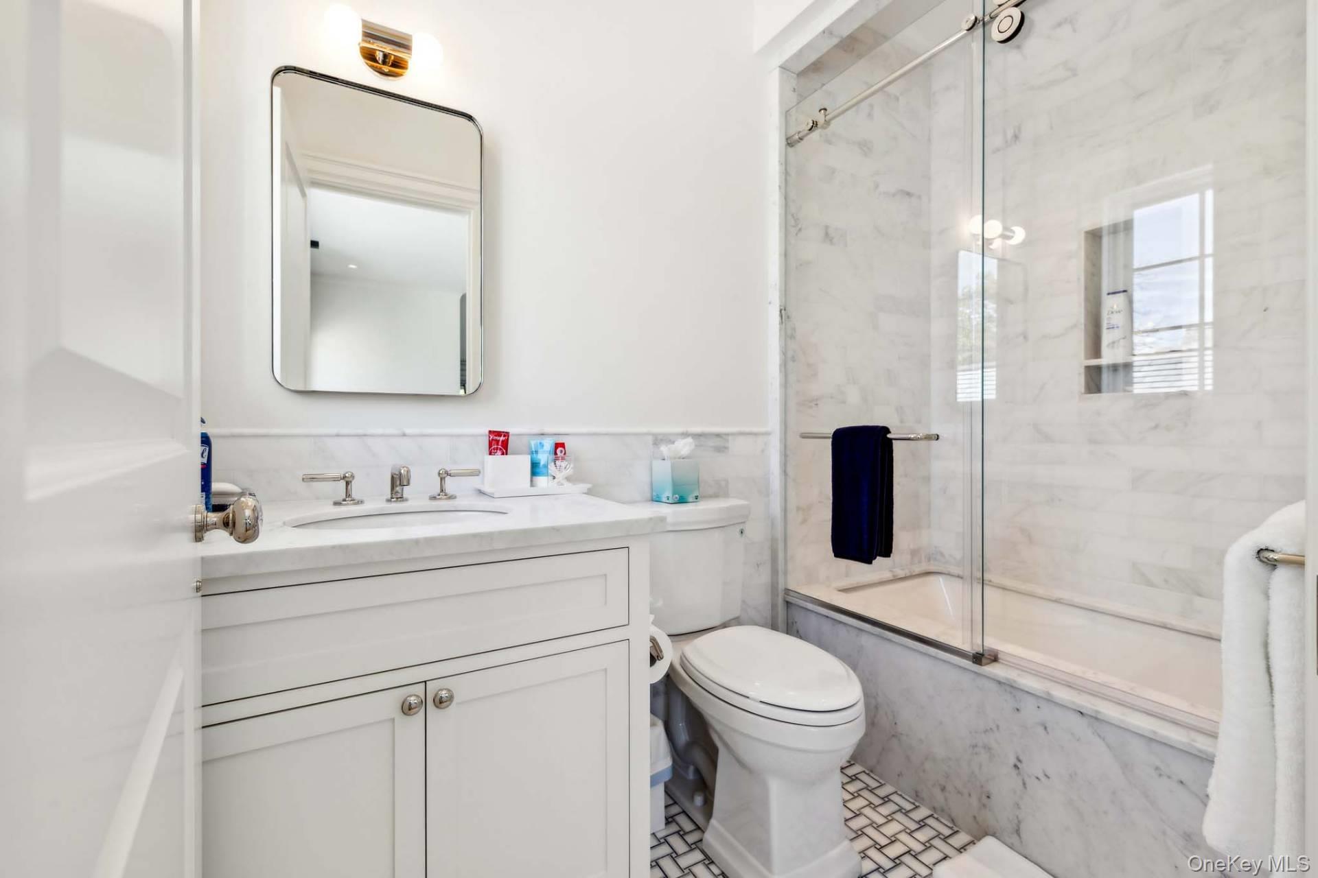 10 Pondview Lane, East Hampton, NY 11937