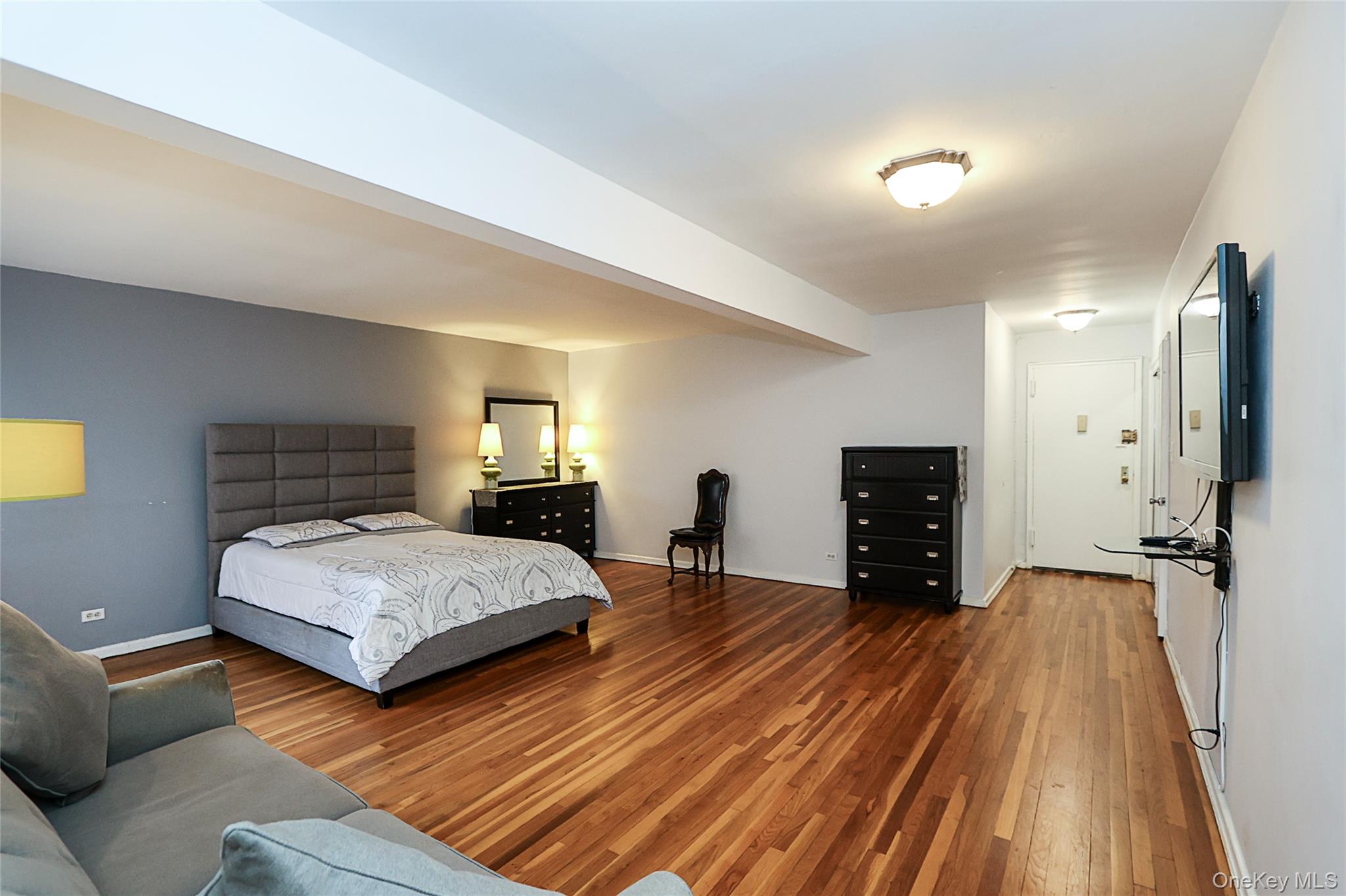 226-26 Union Turnpike # 2J, Oakland Gardens, NY 11364