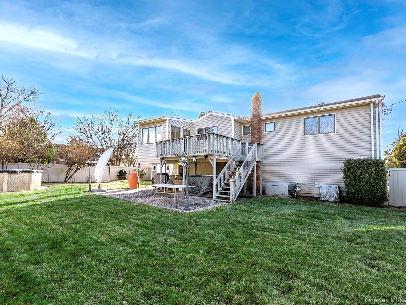 2 Terry Court, Glen Head, NY 11545