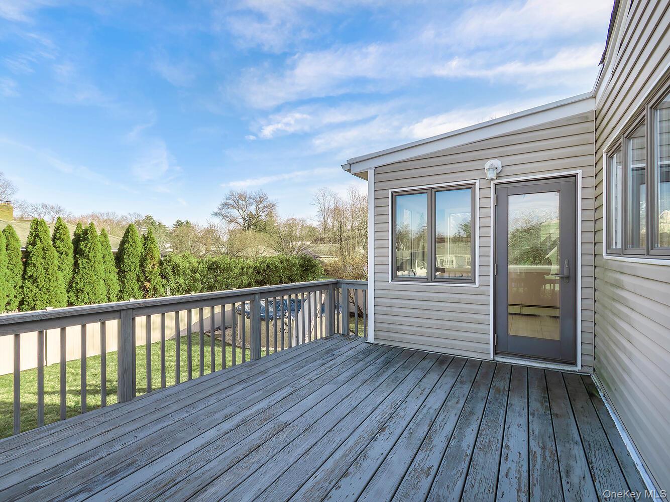 2 Terry Court, Glen Head, NY 11545