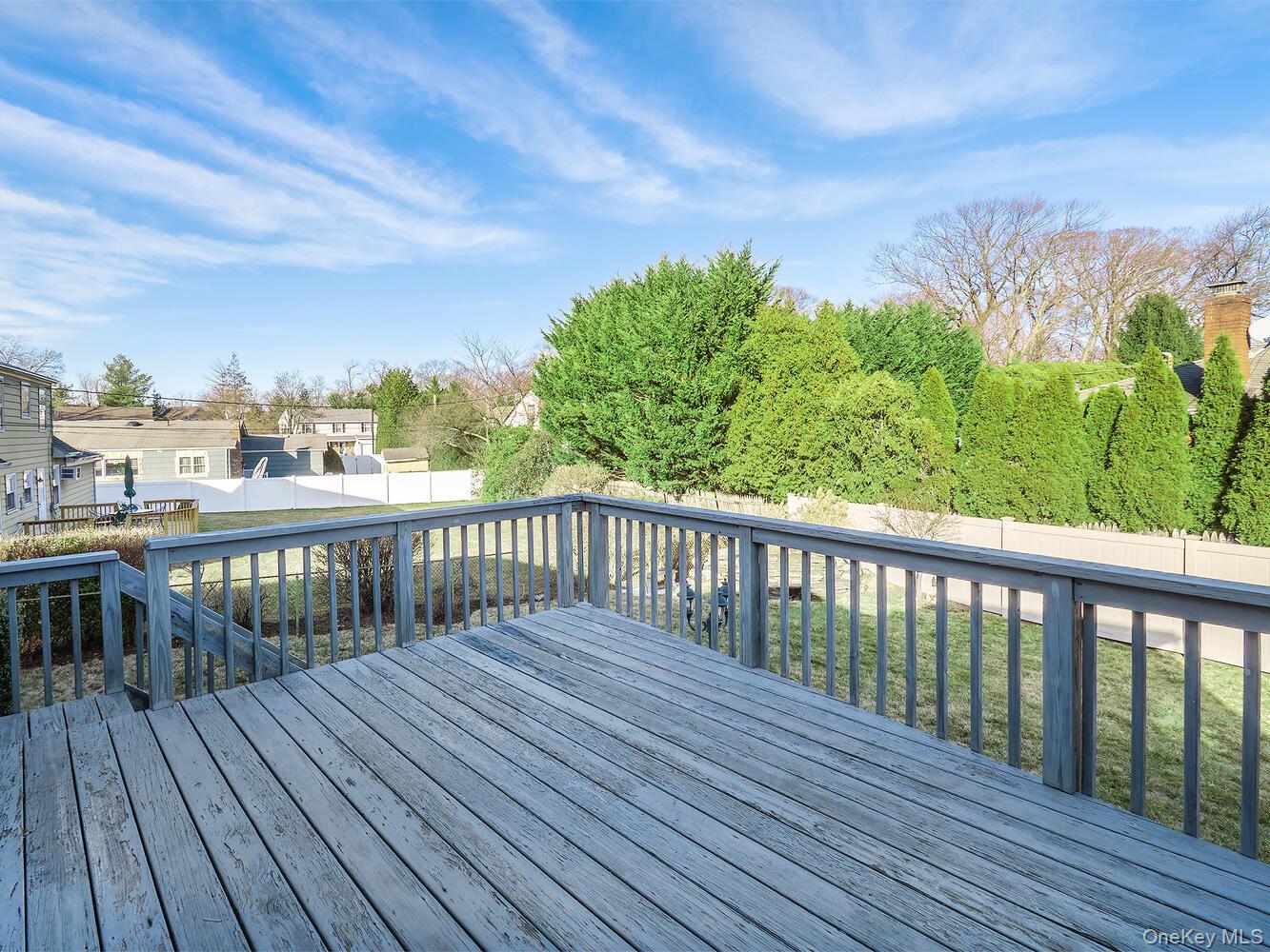 2 Terry Court, Glen Head, NY 11545