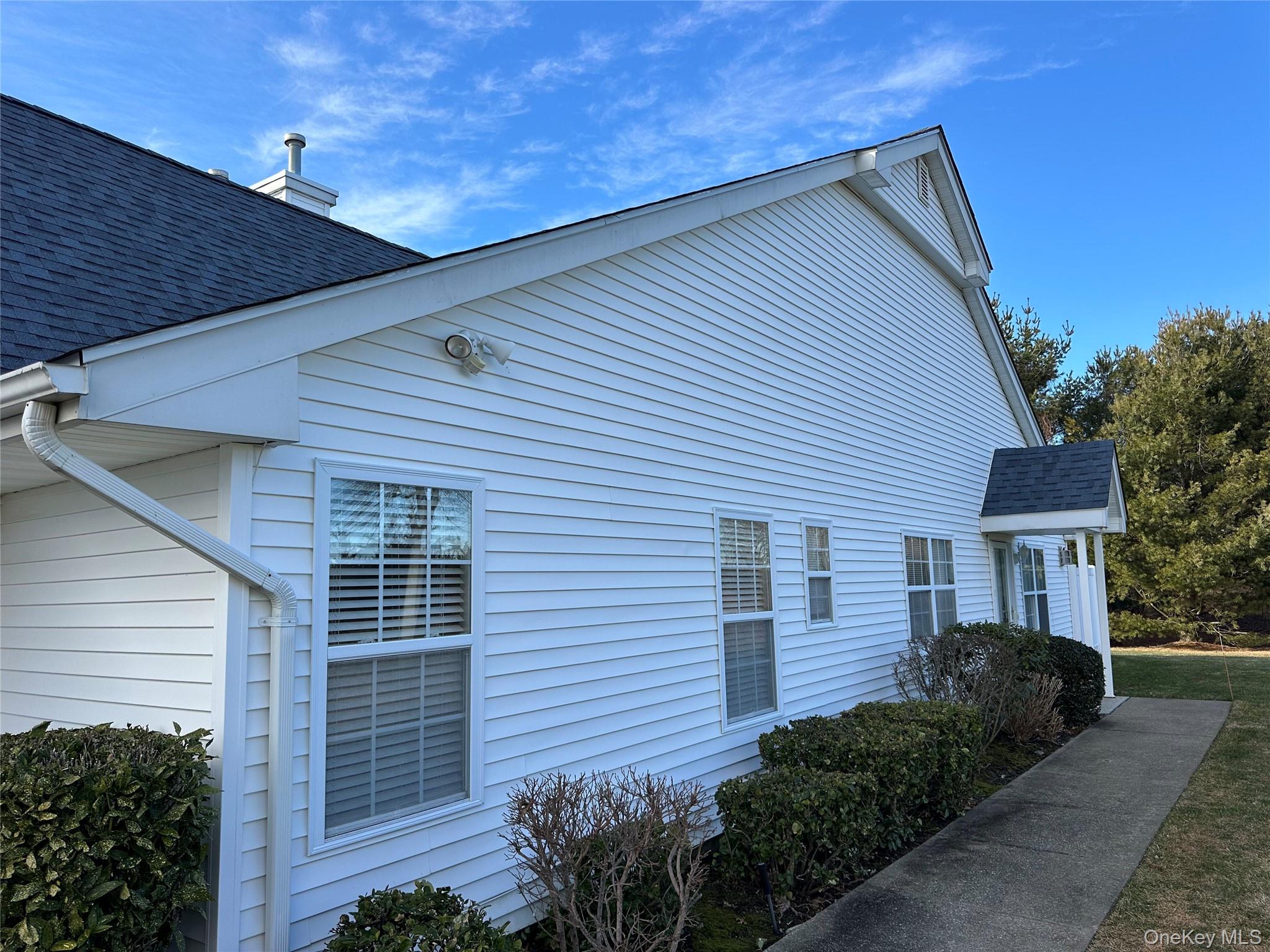 47 Summerfield Lane N, Riverhead, NY 11901