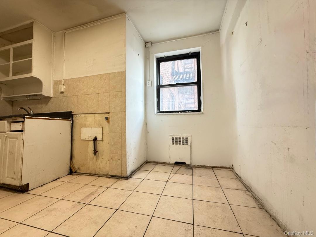 44-10 Macnish # 1G, Elmhurst, NY 11373