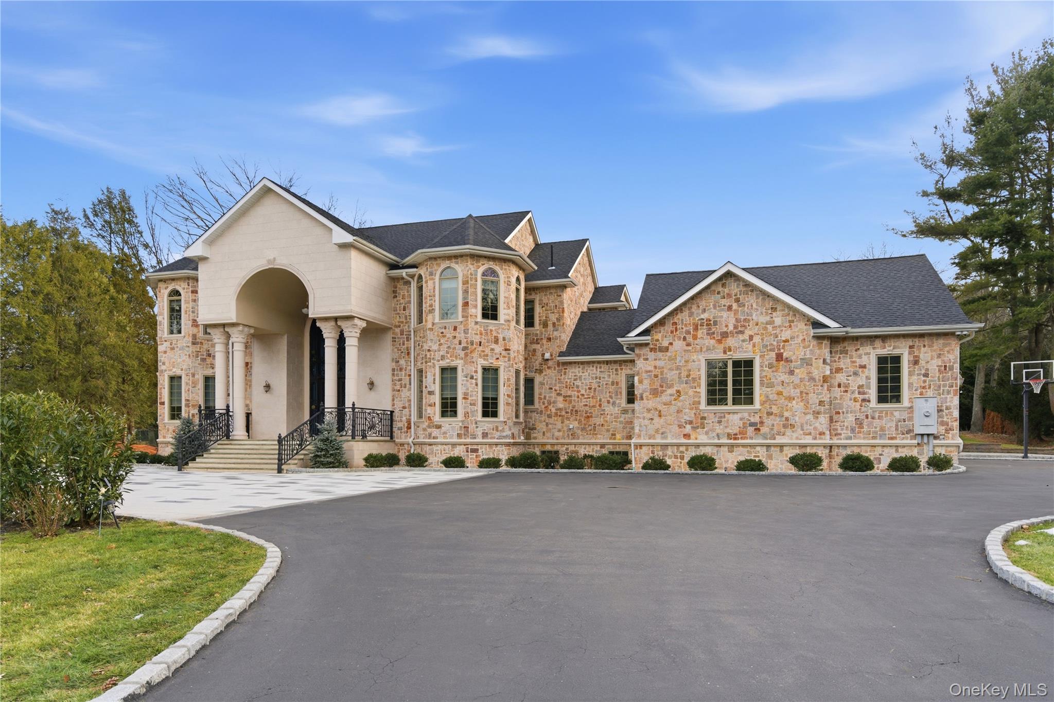 265 Laurel Lane, Laurel Hollow, NY 11791