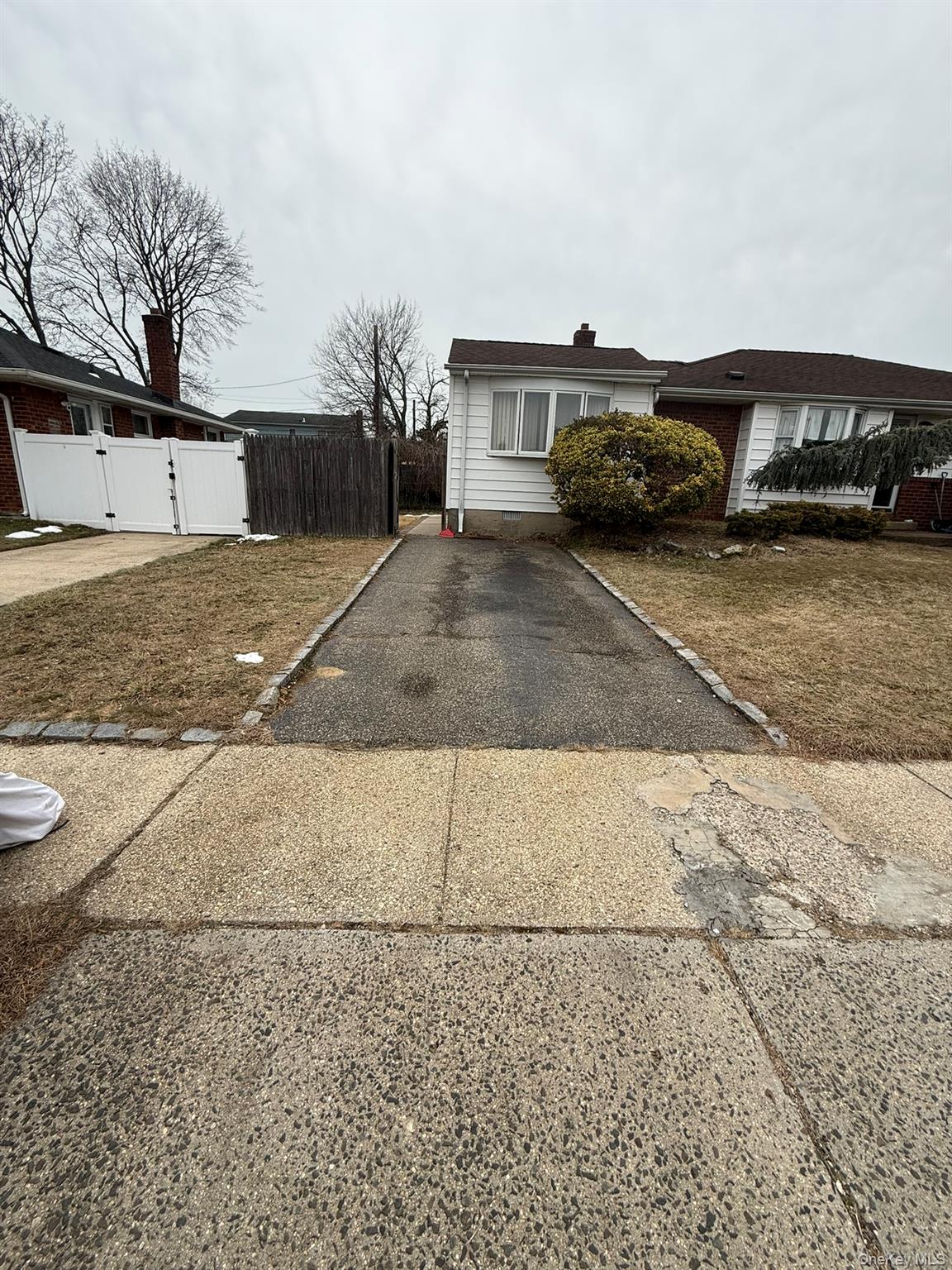 346 Holmes Street, Levittown, NY 11756