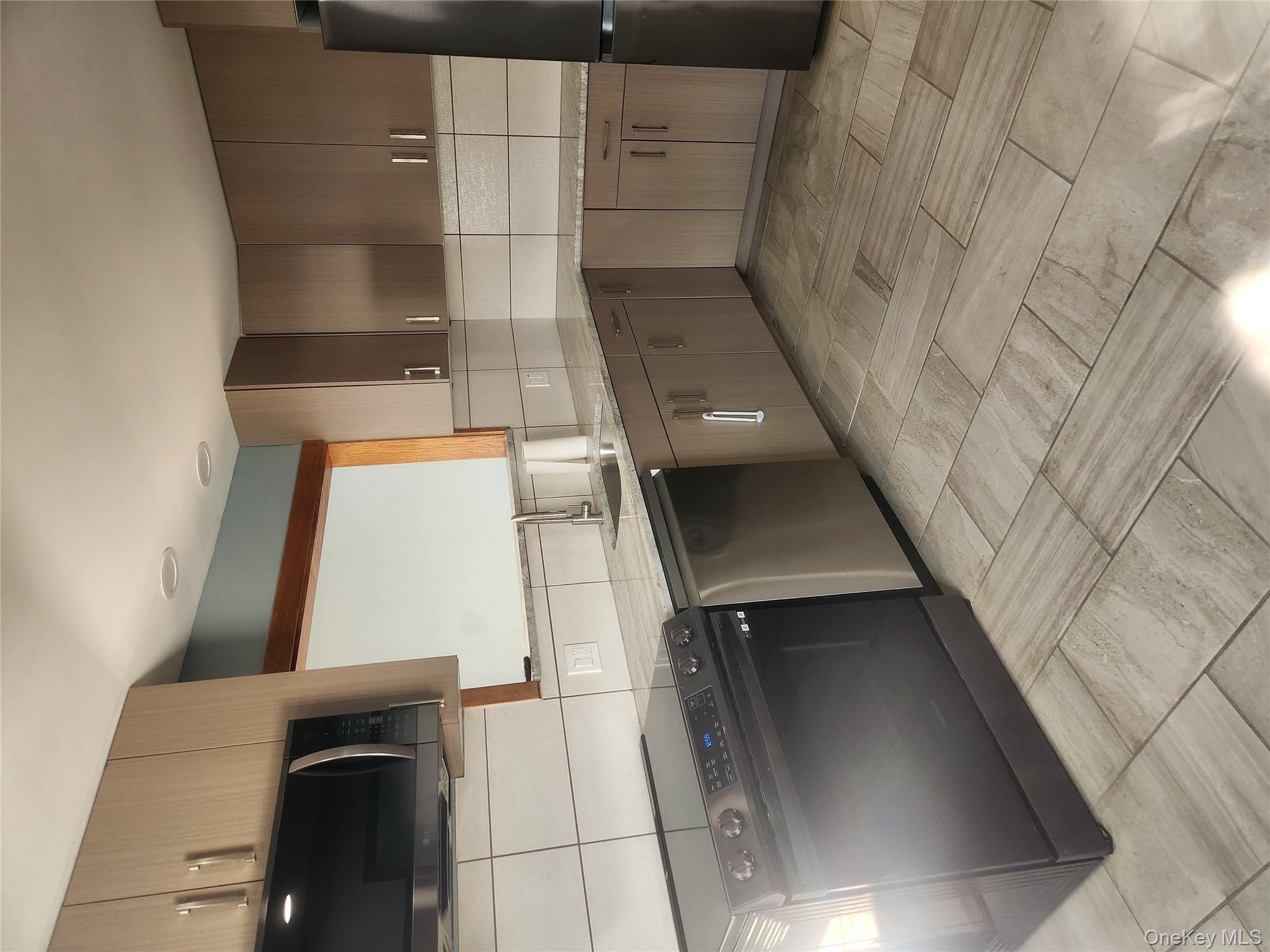 154 Fallwood Parkway, Farmingdale, NY 11735