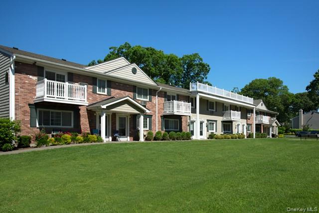 9 ipswich Place # 902B, Coram, NY 11727