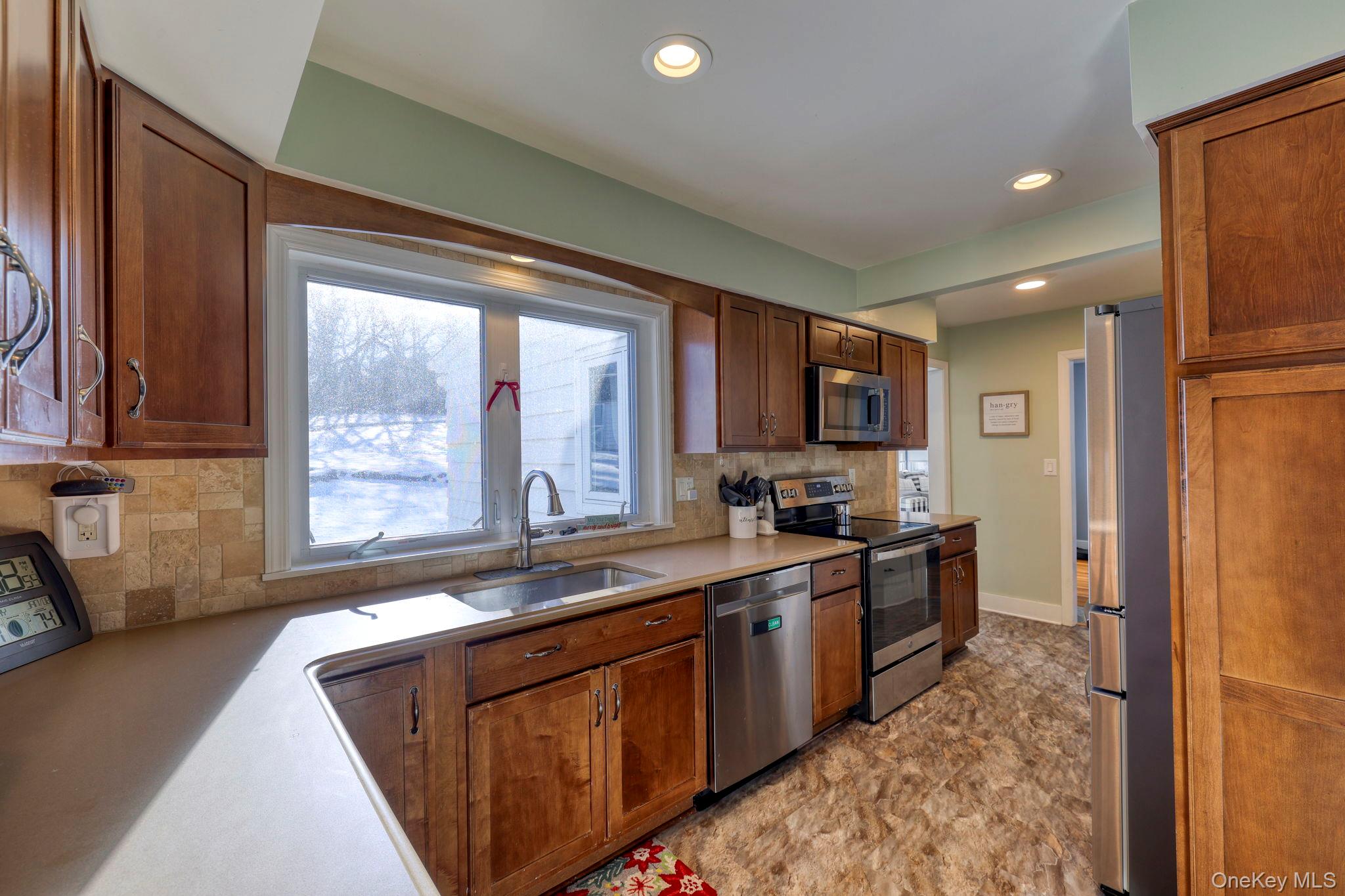 210 Overlook Road, Poughkeepsie, NY 12603