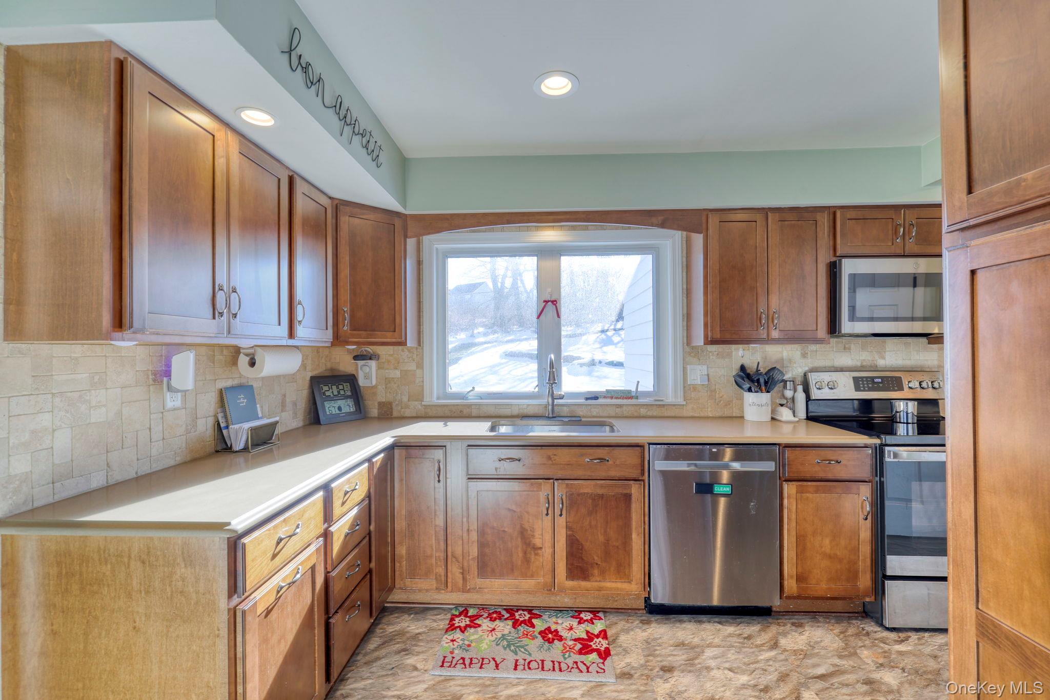 210 Overlook Road, Poughkeepsie, NY 12603