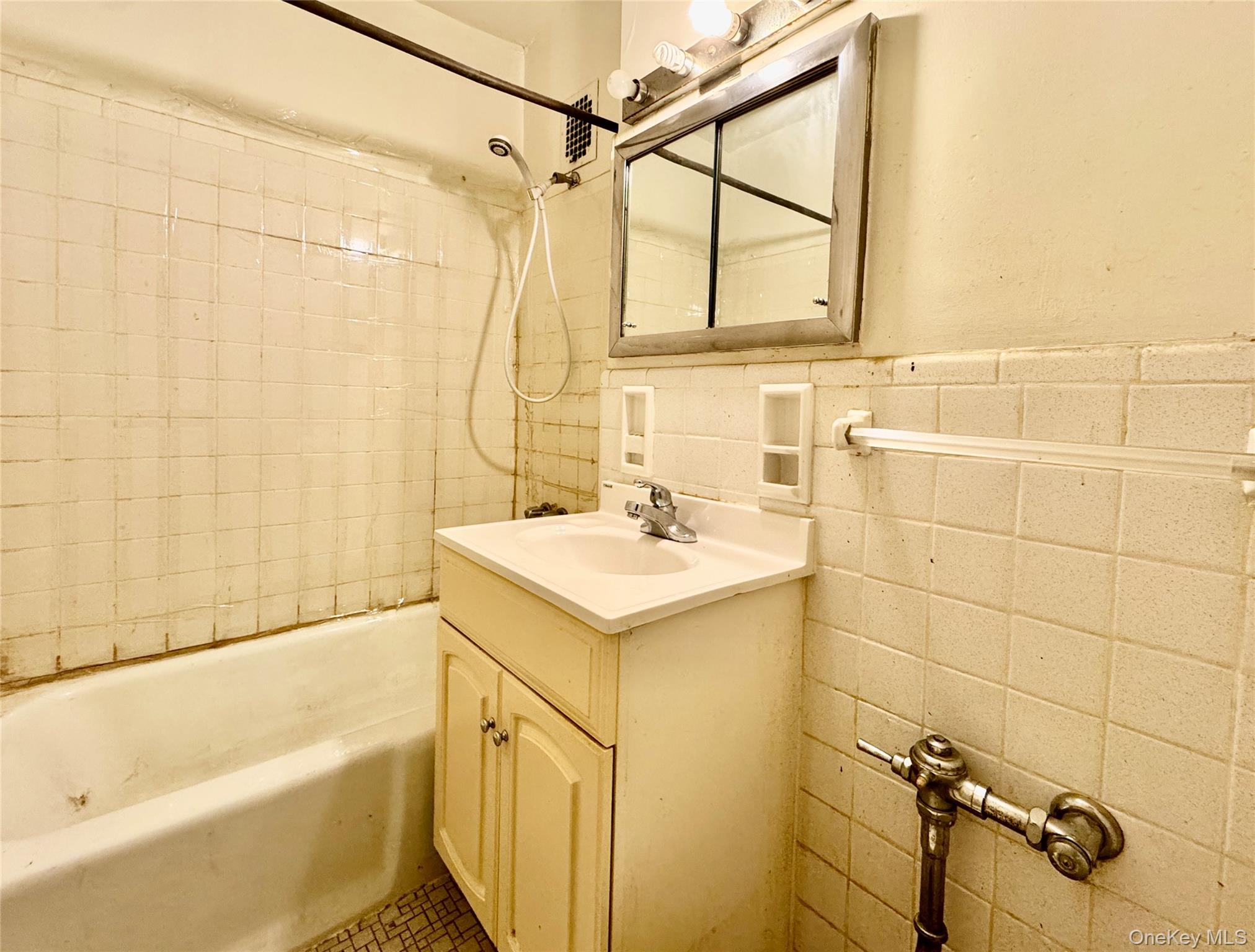 142-05 Roosevelt Avenue # 517, Flushing, NY 11354