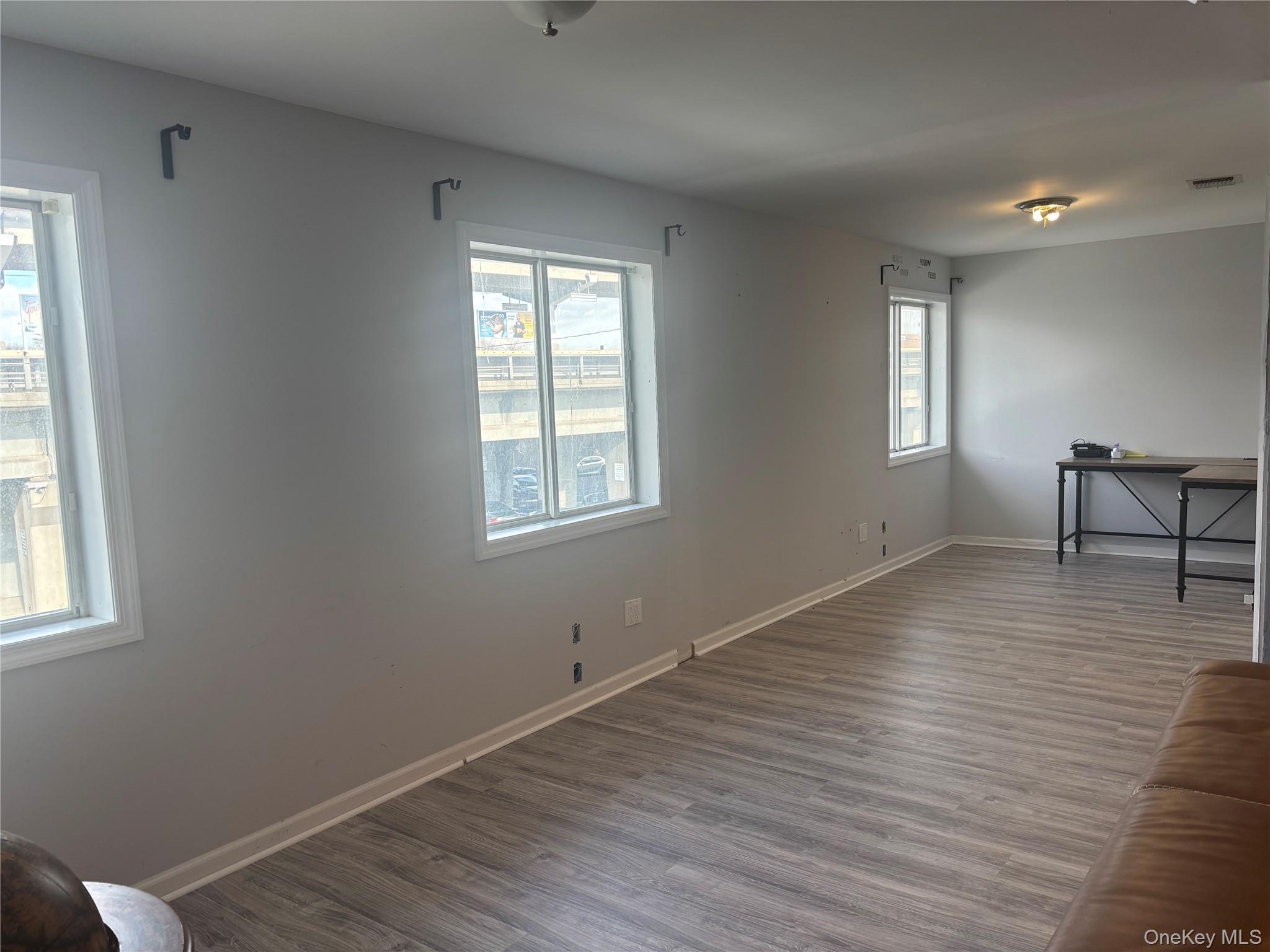 521 Oak Street, Copiague, NY 11726