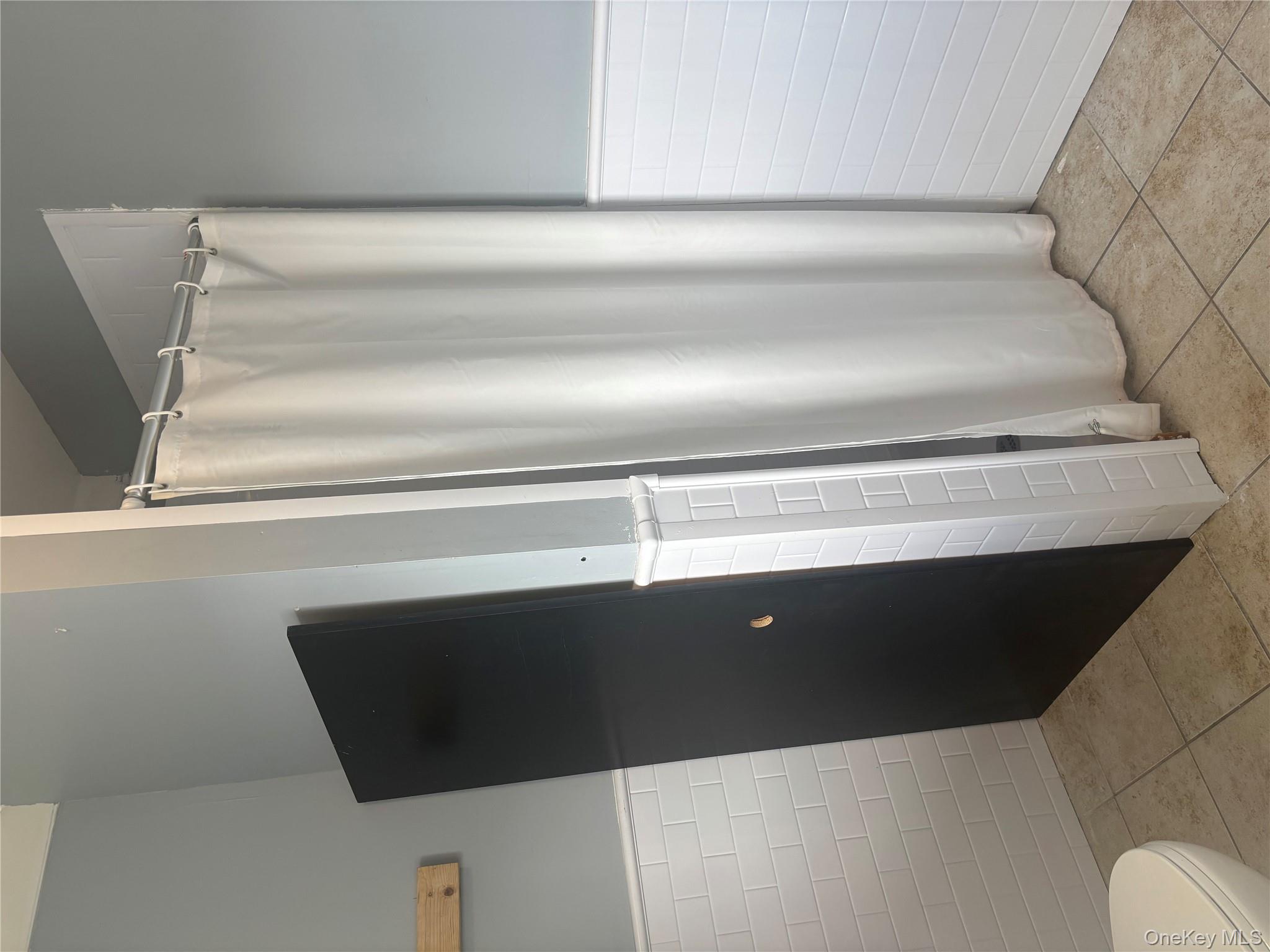 521 Oak Street, Copiague, NY 11726