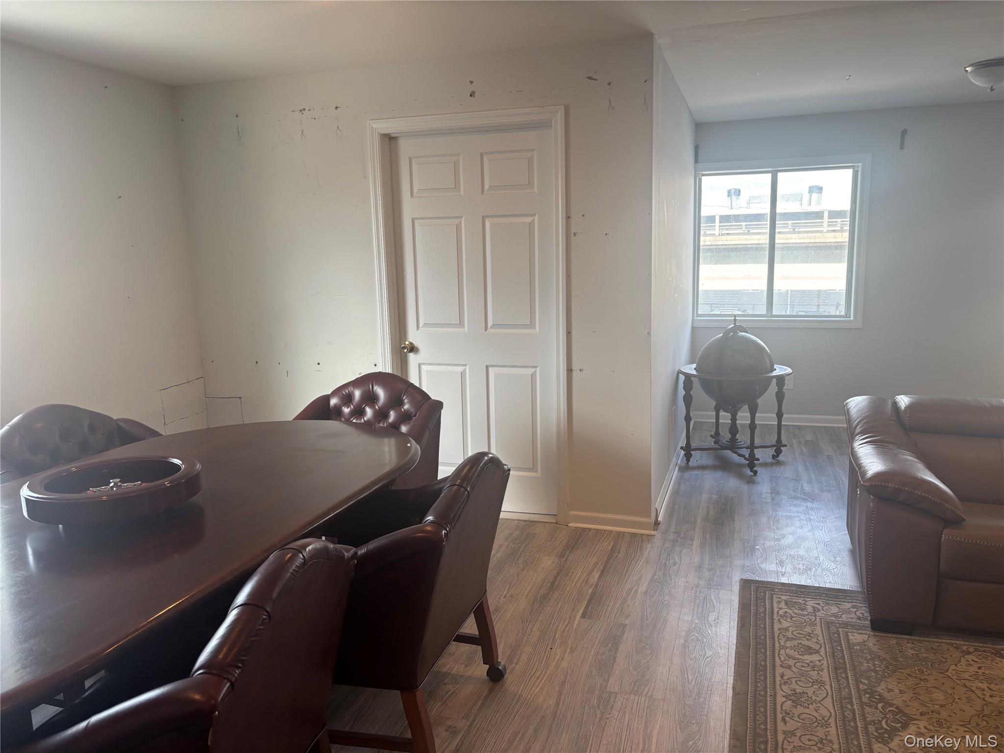 521 Oak Street, Copiague, NY 11726