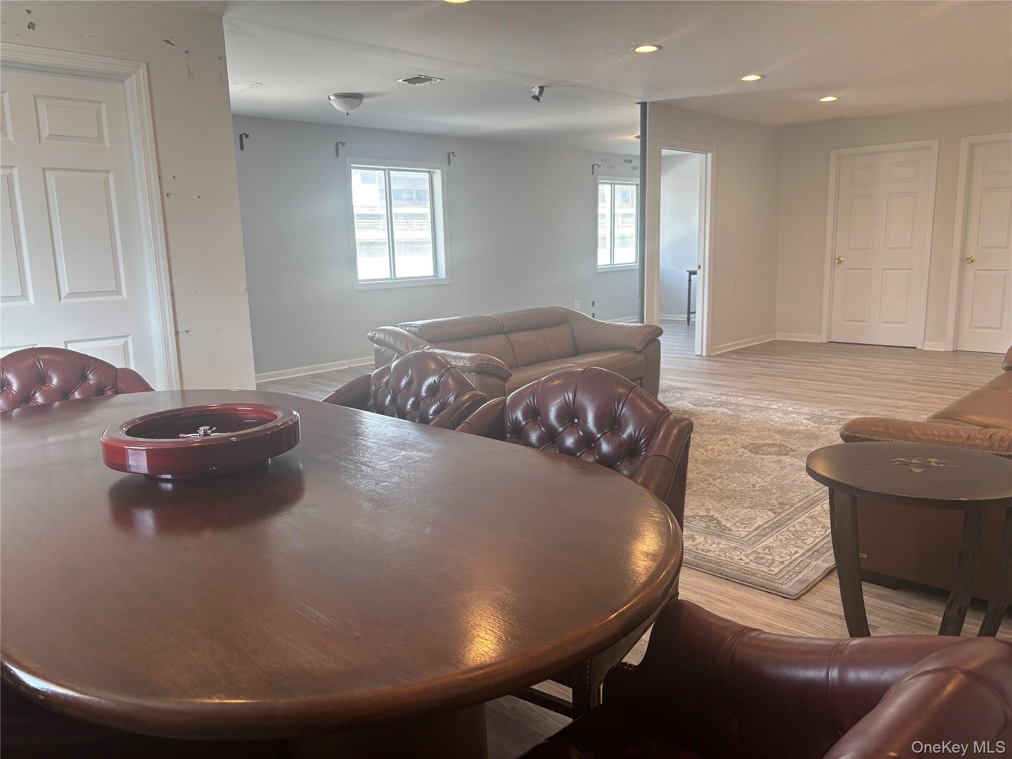 521 Oak Street, Copiague, NY 11726