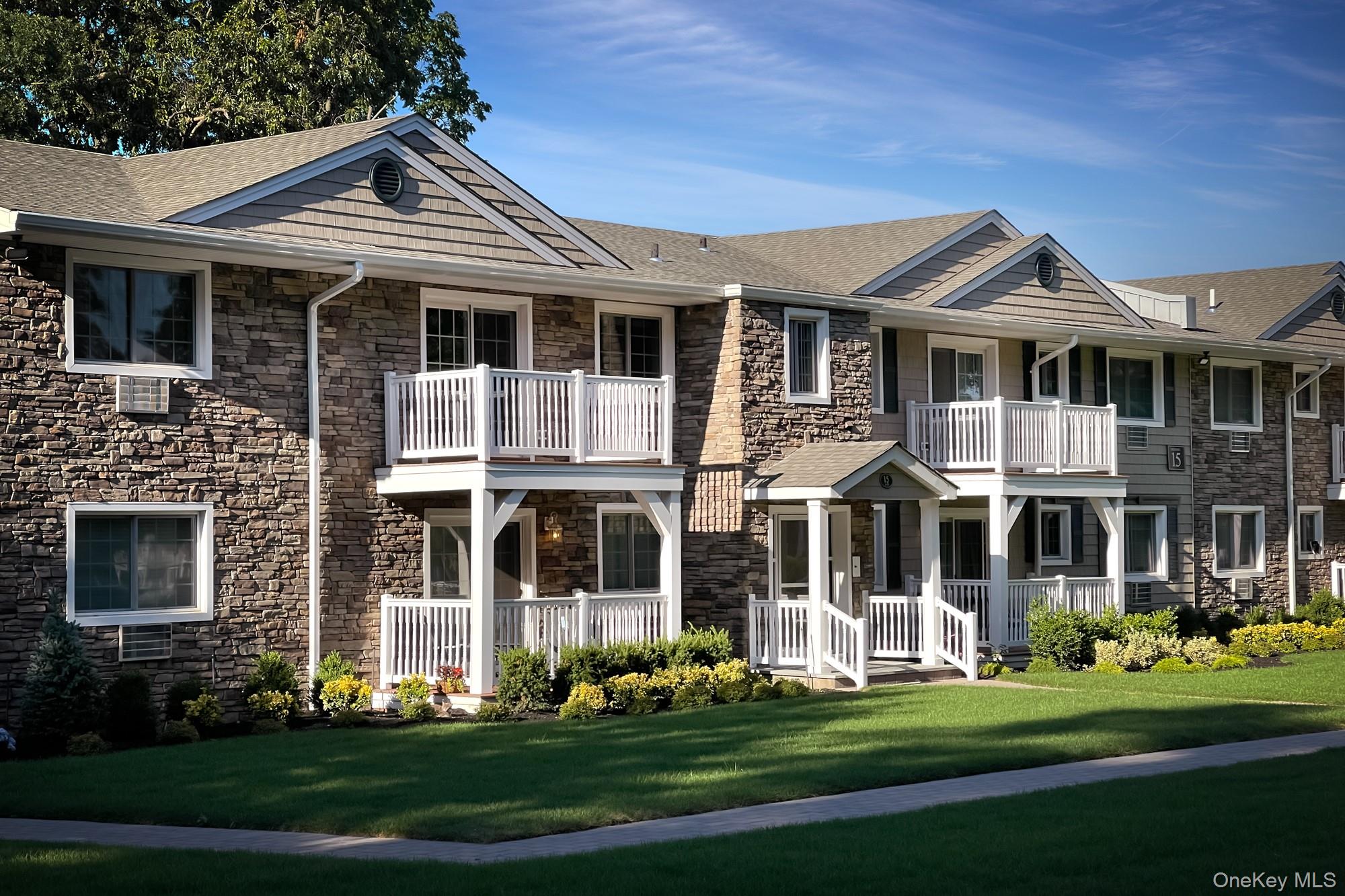 27 Williams Boulevard # 27-2D, Lake Grove, NY 11755