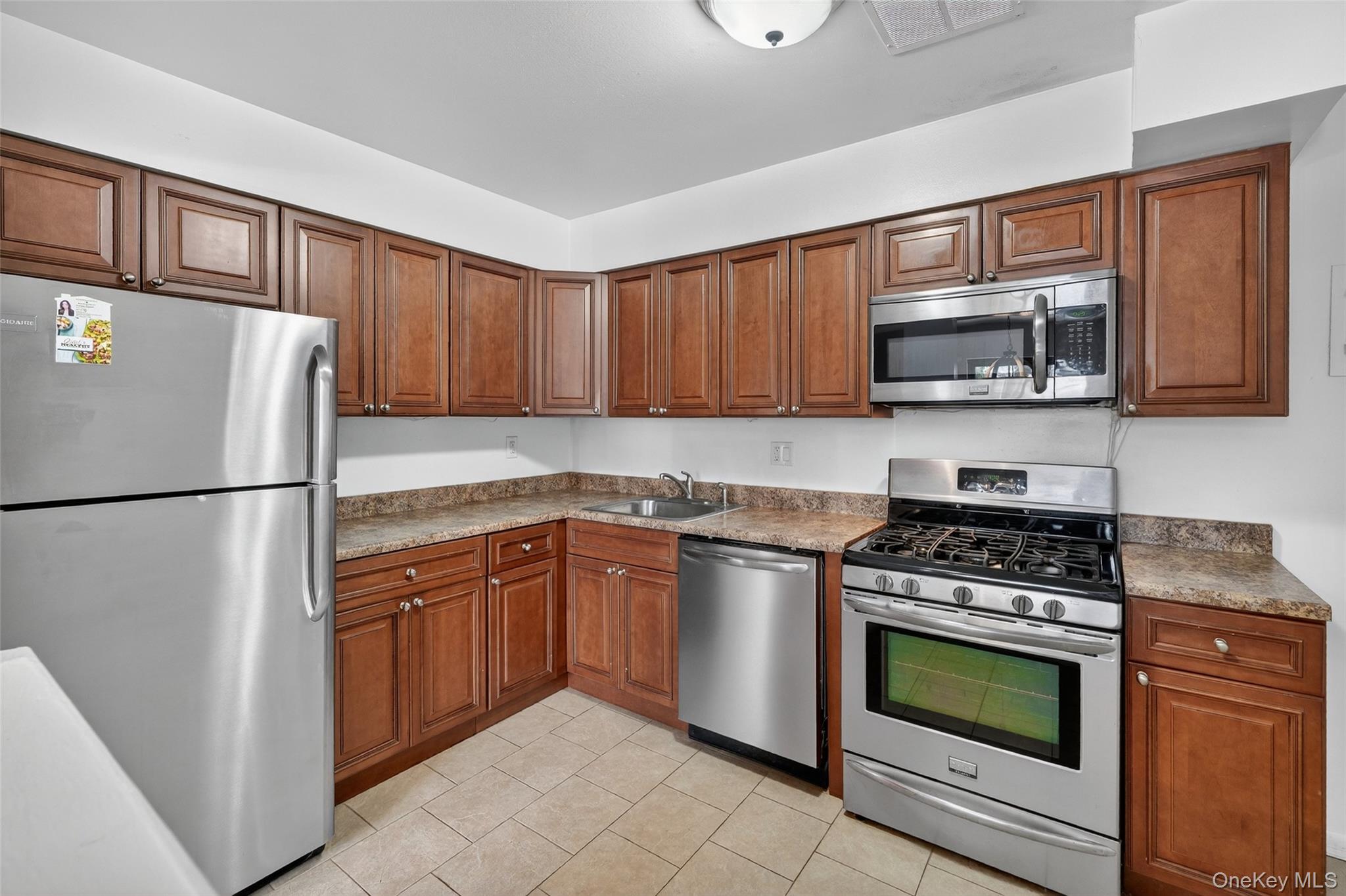 9 Charles Lane # 2F, Pomona, NY 10970