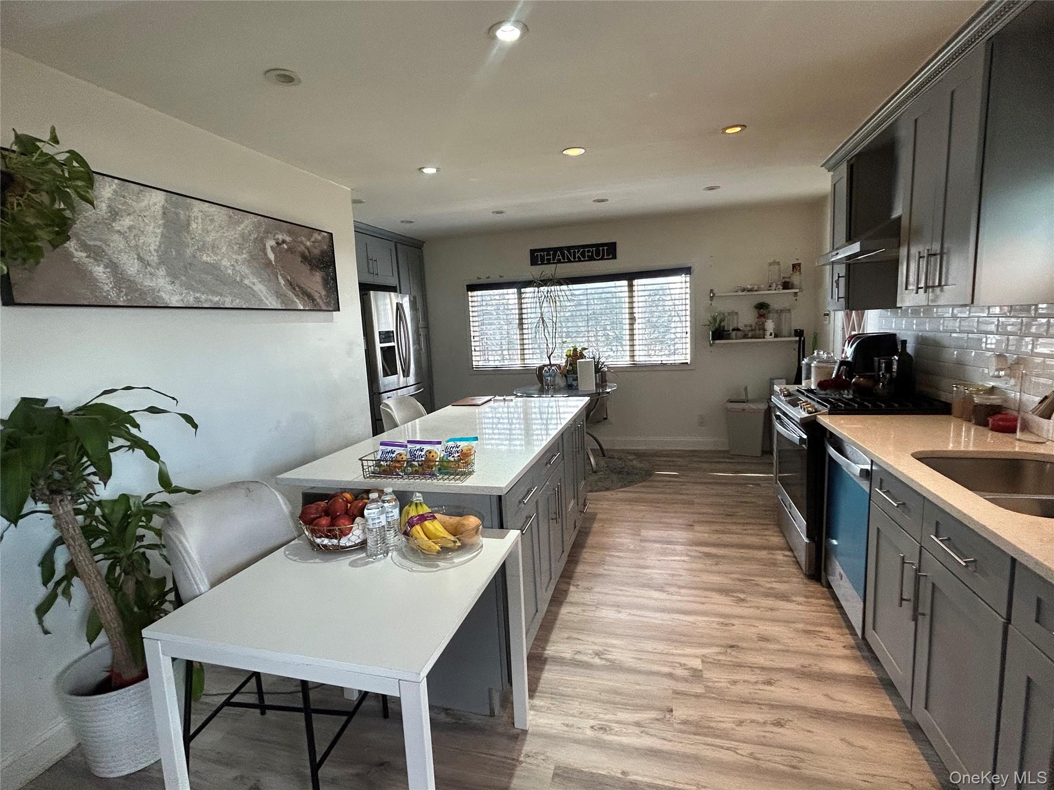 17 Molyneaux Road, Valley Stream, NY 11580