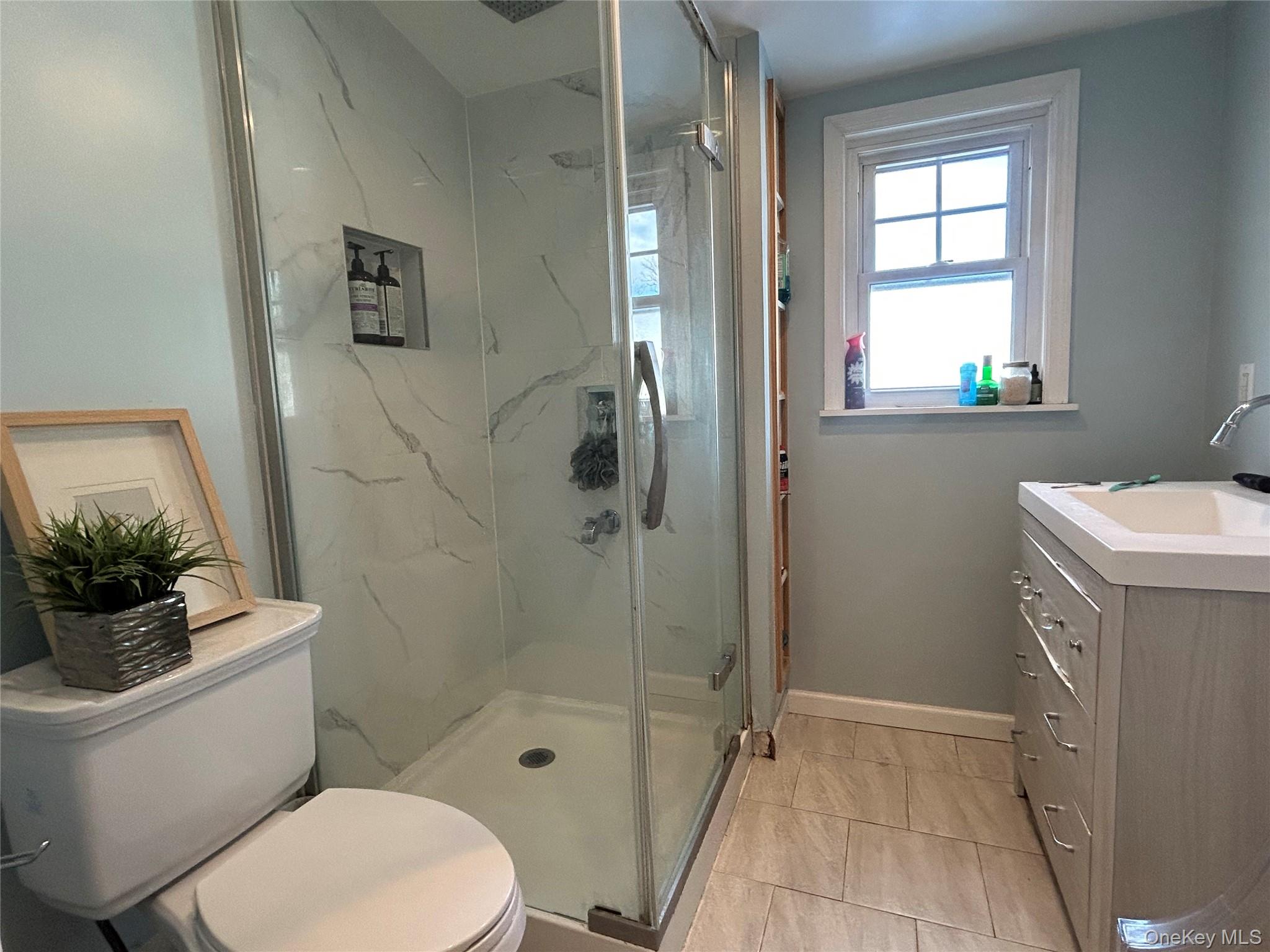 17 Molyneaux Road, Valley Stream, NY 11580