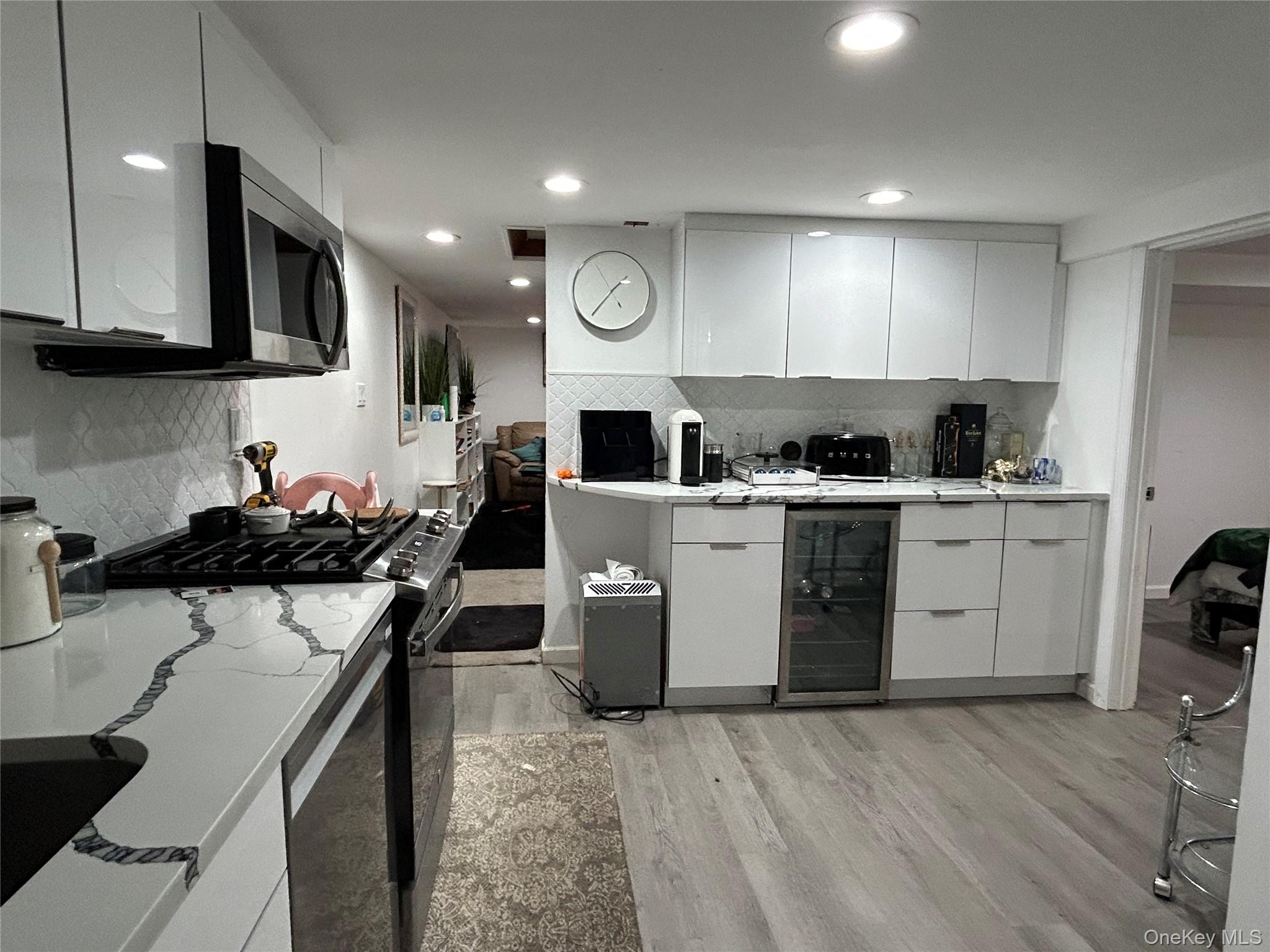 17 Molyneaux Road, Valley Stream, NY 11580