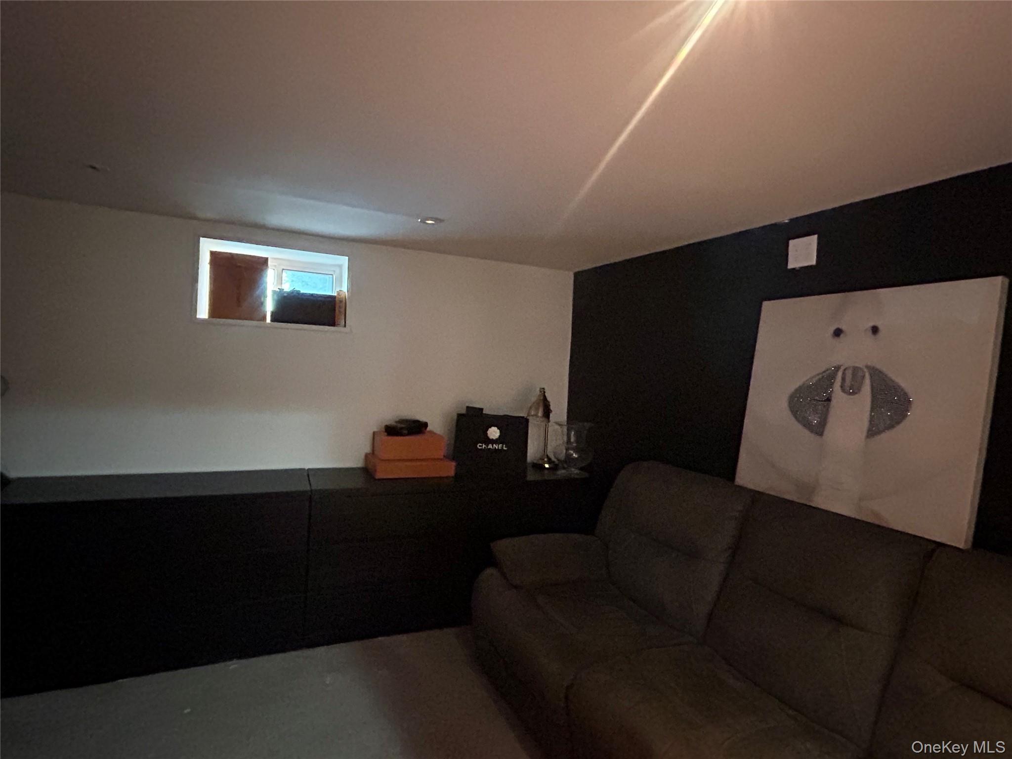 17 Molyneaux Road, Valley Stream, NY 11580