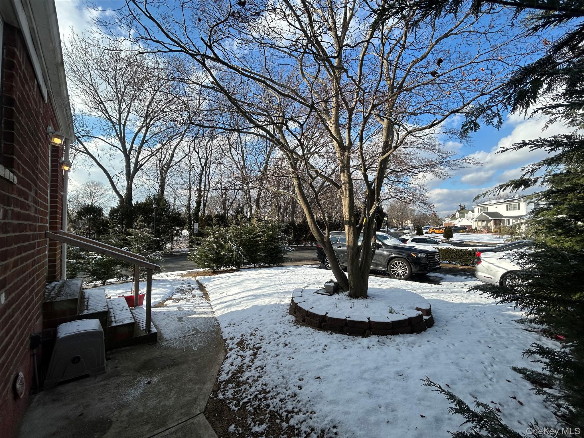 17 Molyneaux Road, Valley Stream, NY 11580