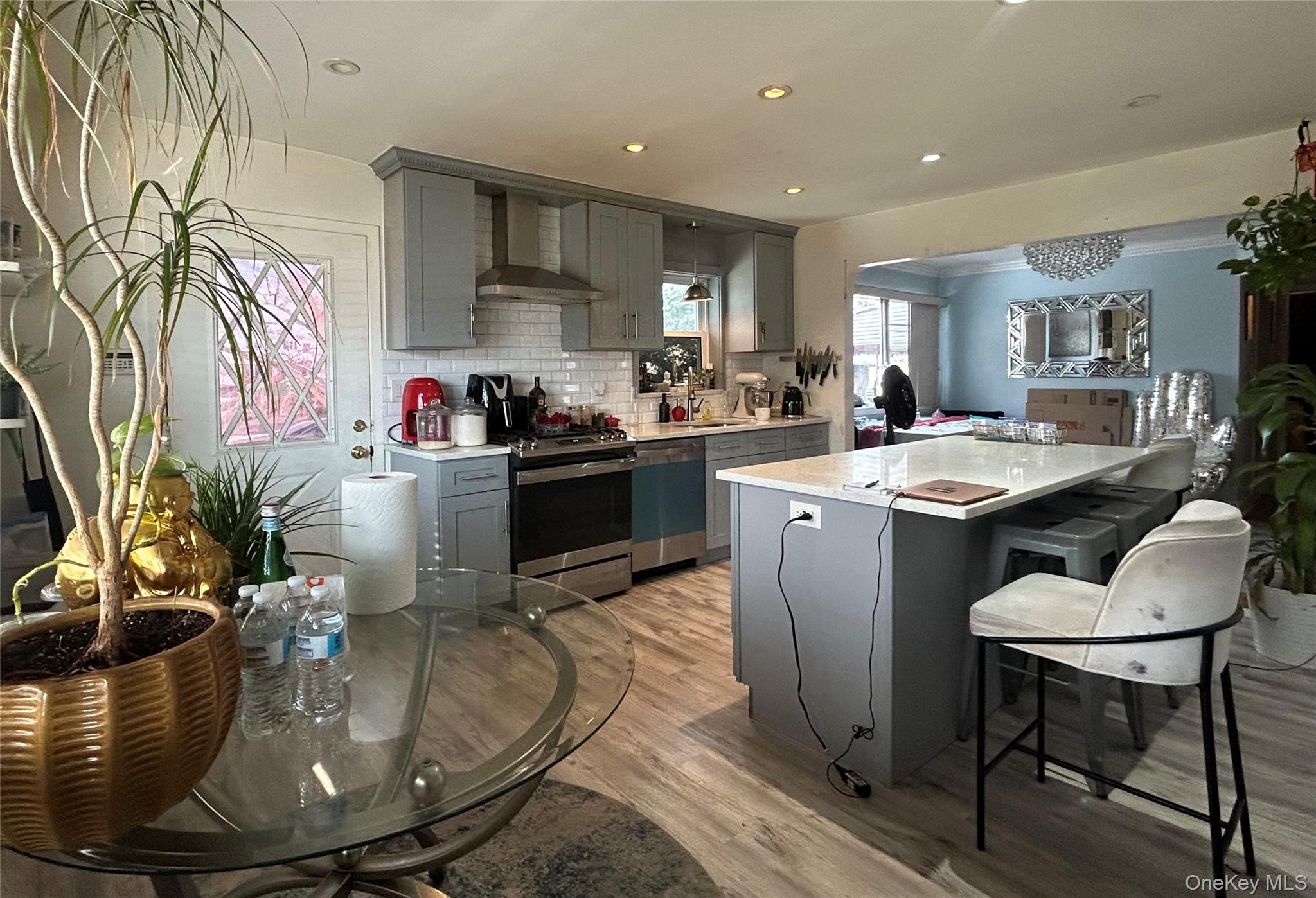 17 Molyneaux Road, Valley Stream, NY 11580