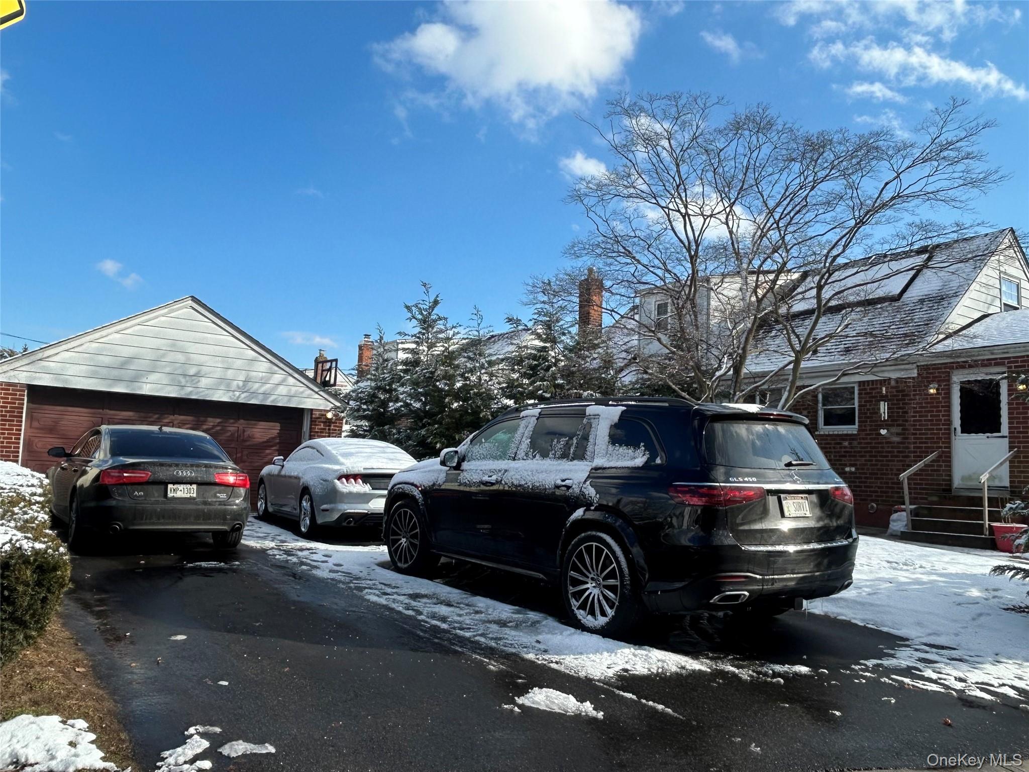 17 Molyneaux Road, Valley Stream, NY 11580