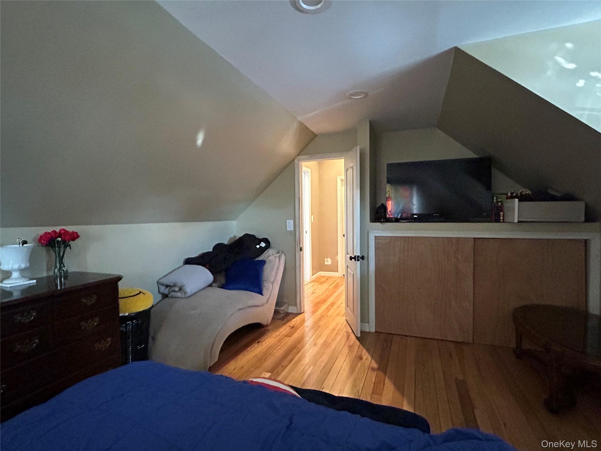 17 Molyneaux Road, Valley Stream, NY 11580