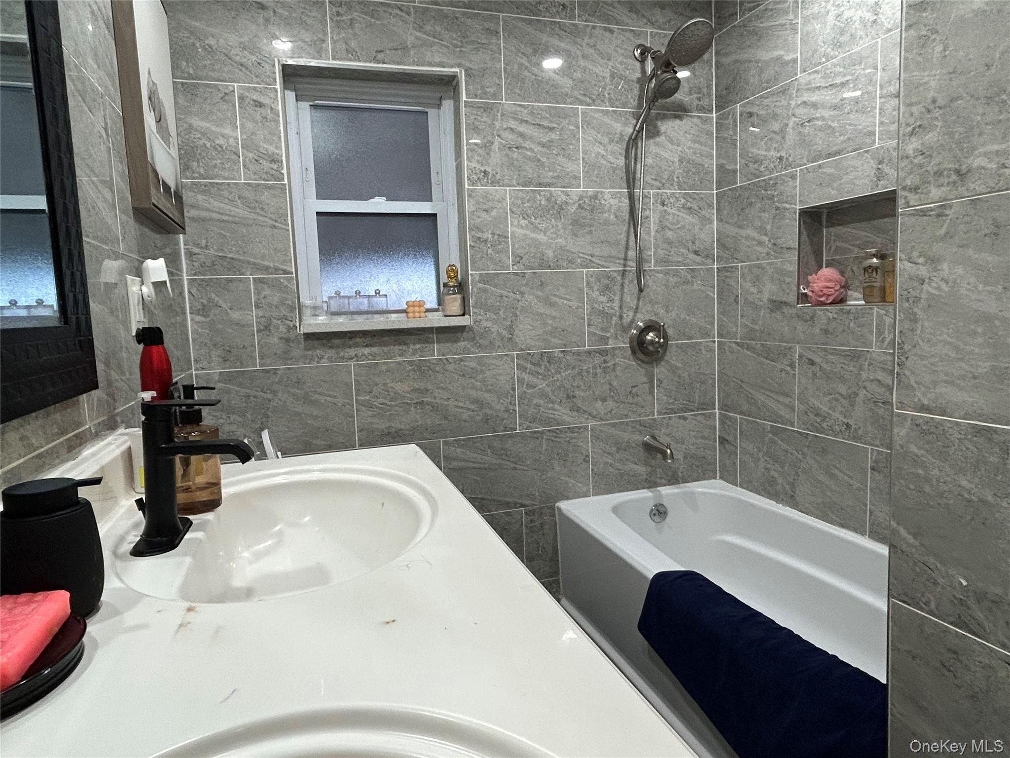 17 Molyneaux Road, Valley Stream, NY 11580