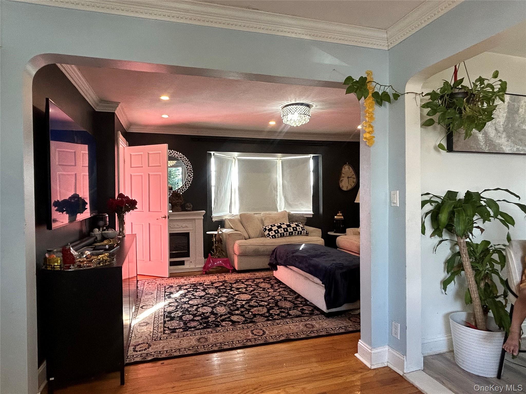 17 Molyneaux Road, Valley Stream, NY 11580