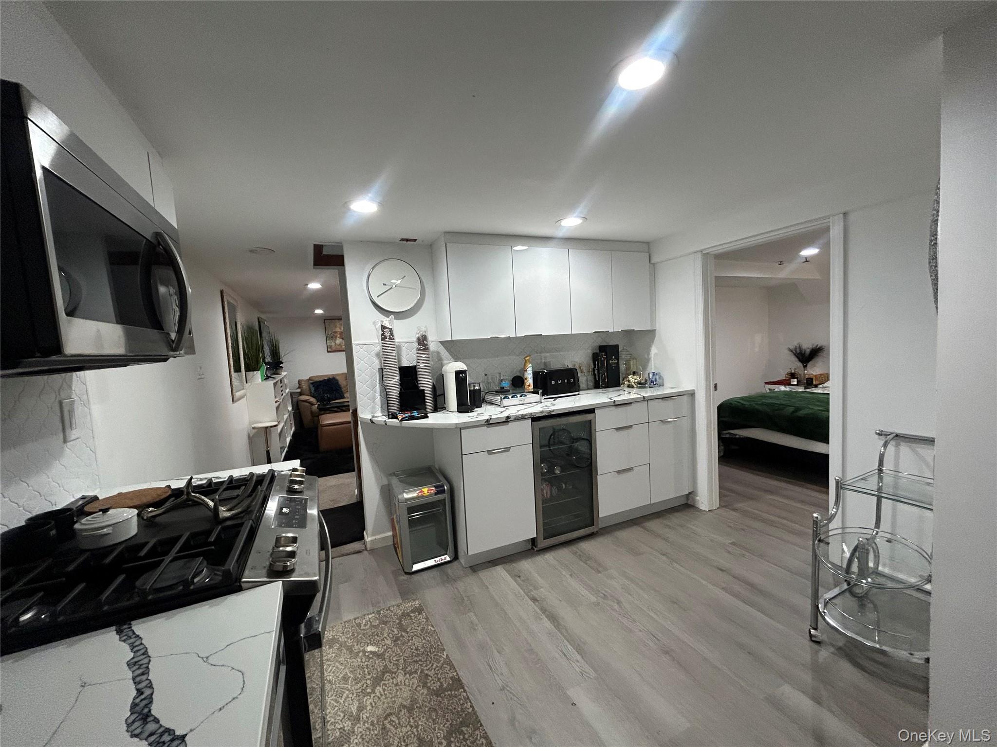 17 Molyneaux Road, Valley Stream, NY 11580