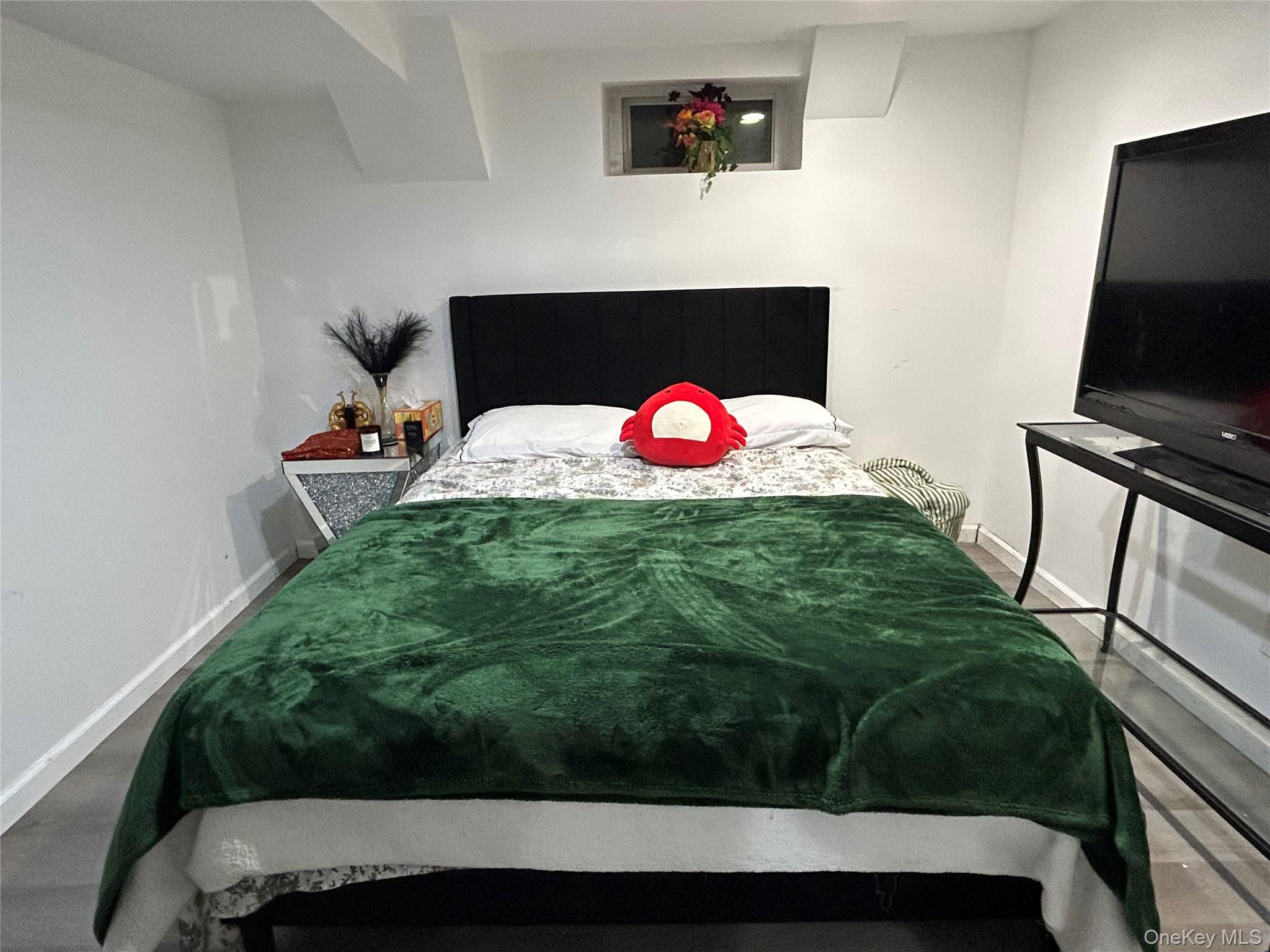 17 Molyneaux Road, Valley Stream, NY 11580