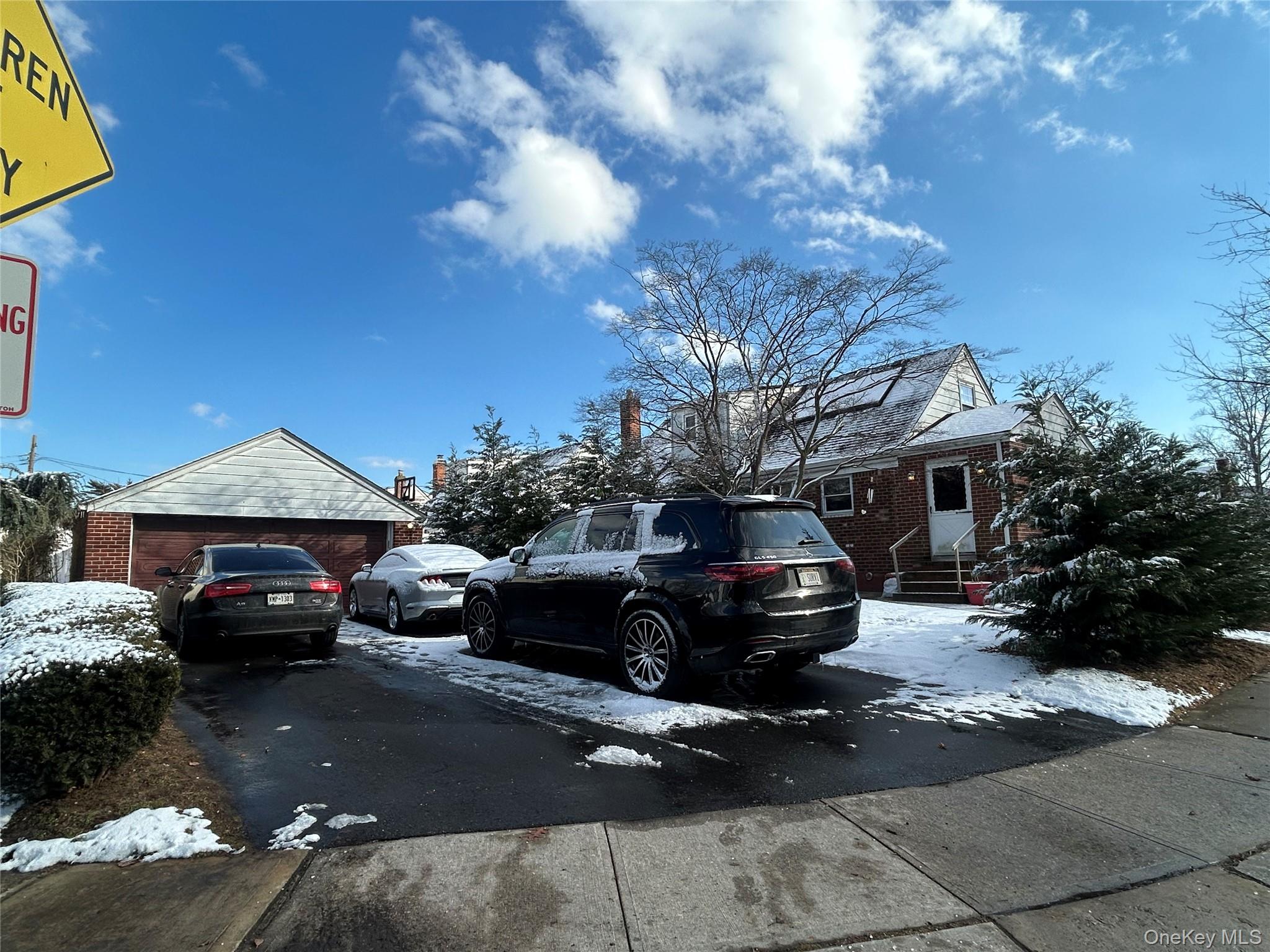 17 Molyneaux Road, Valley Stream, NY 11580