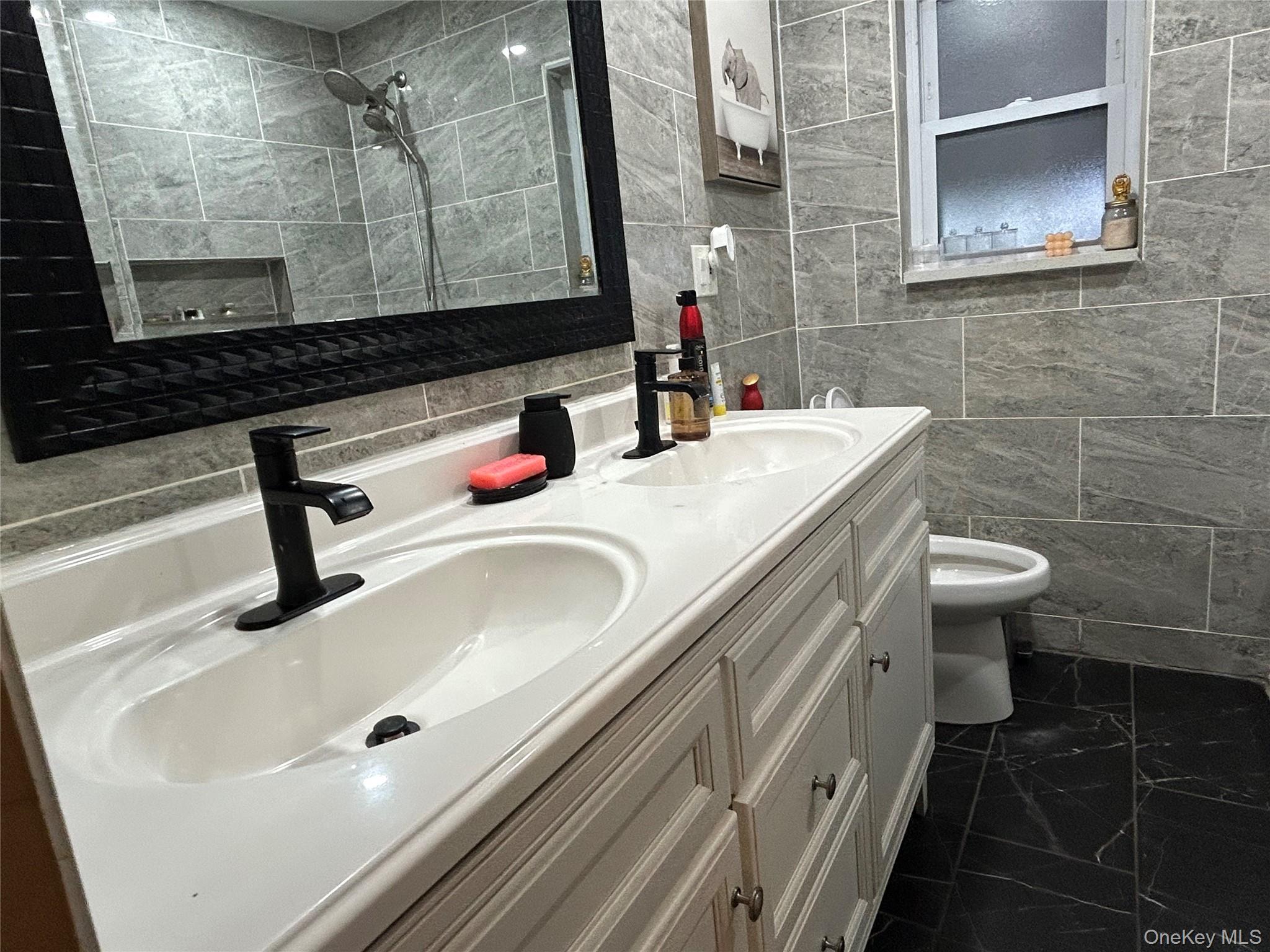 17 Molyneaux Road, Valley Stream, NY 11580