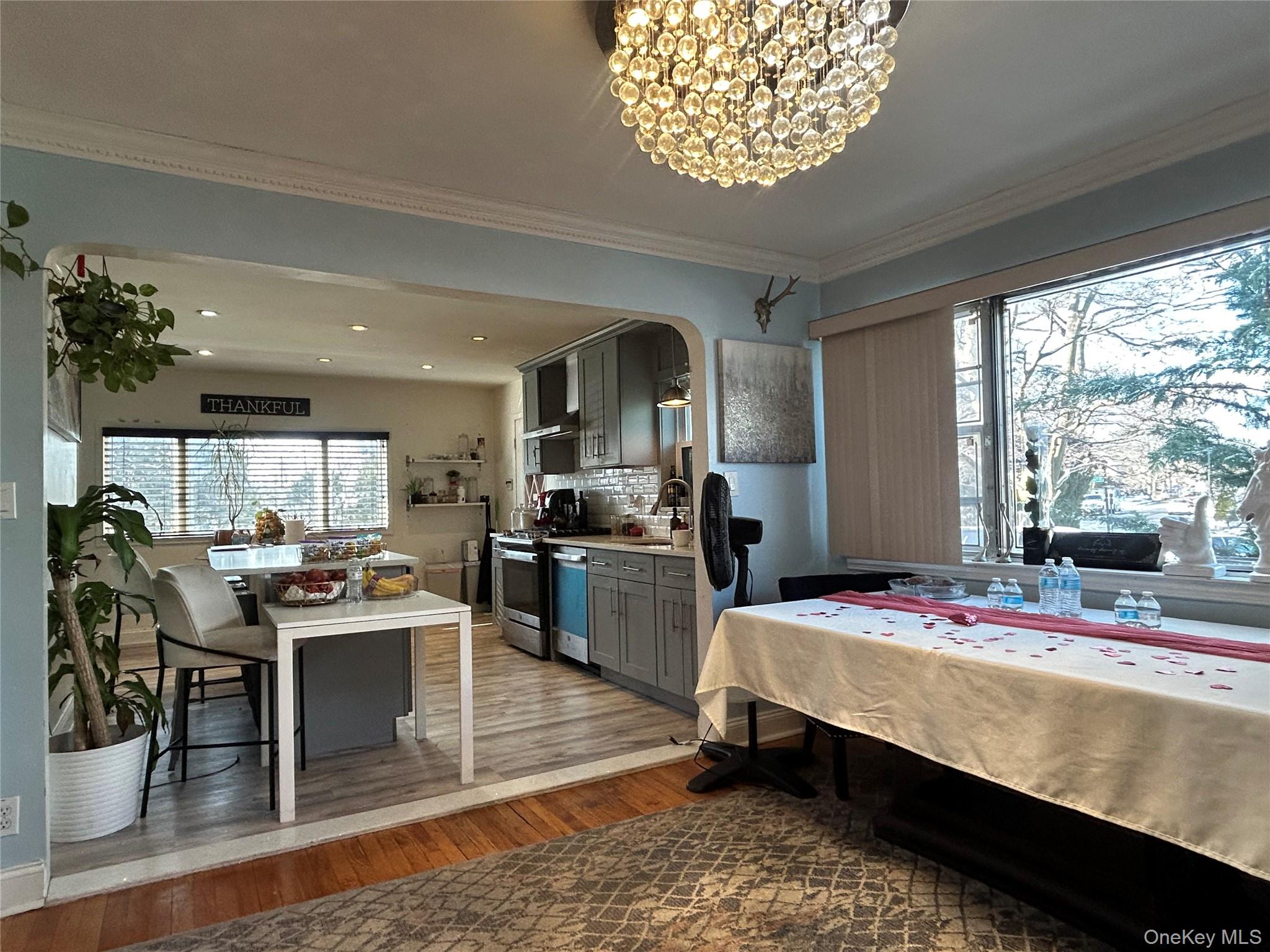 17 Molyneaux Road, Valley Stream, NY 11580