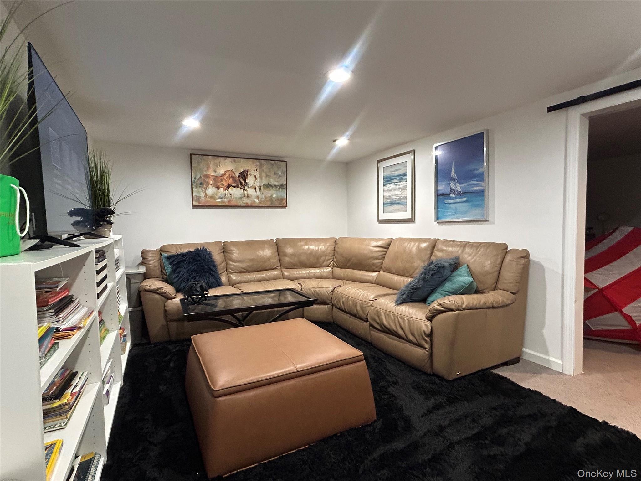 17 Molyneaux Road, Valley Stream, NY 11580