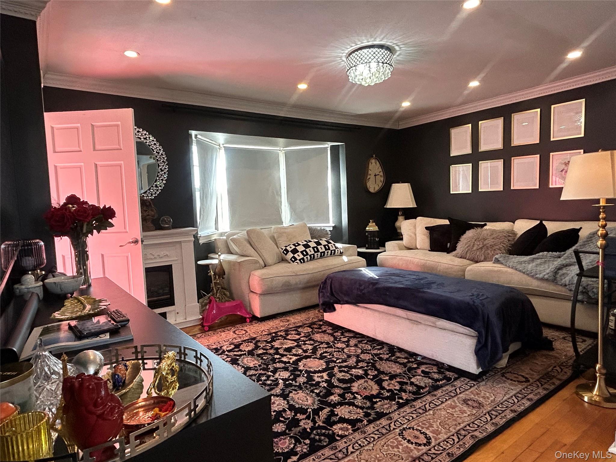 17 Molyneaux Road, Valley Stream, NY 11580