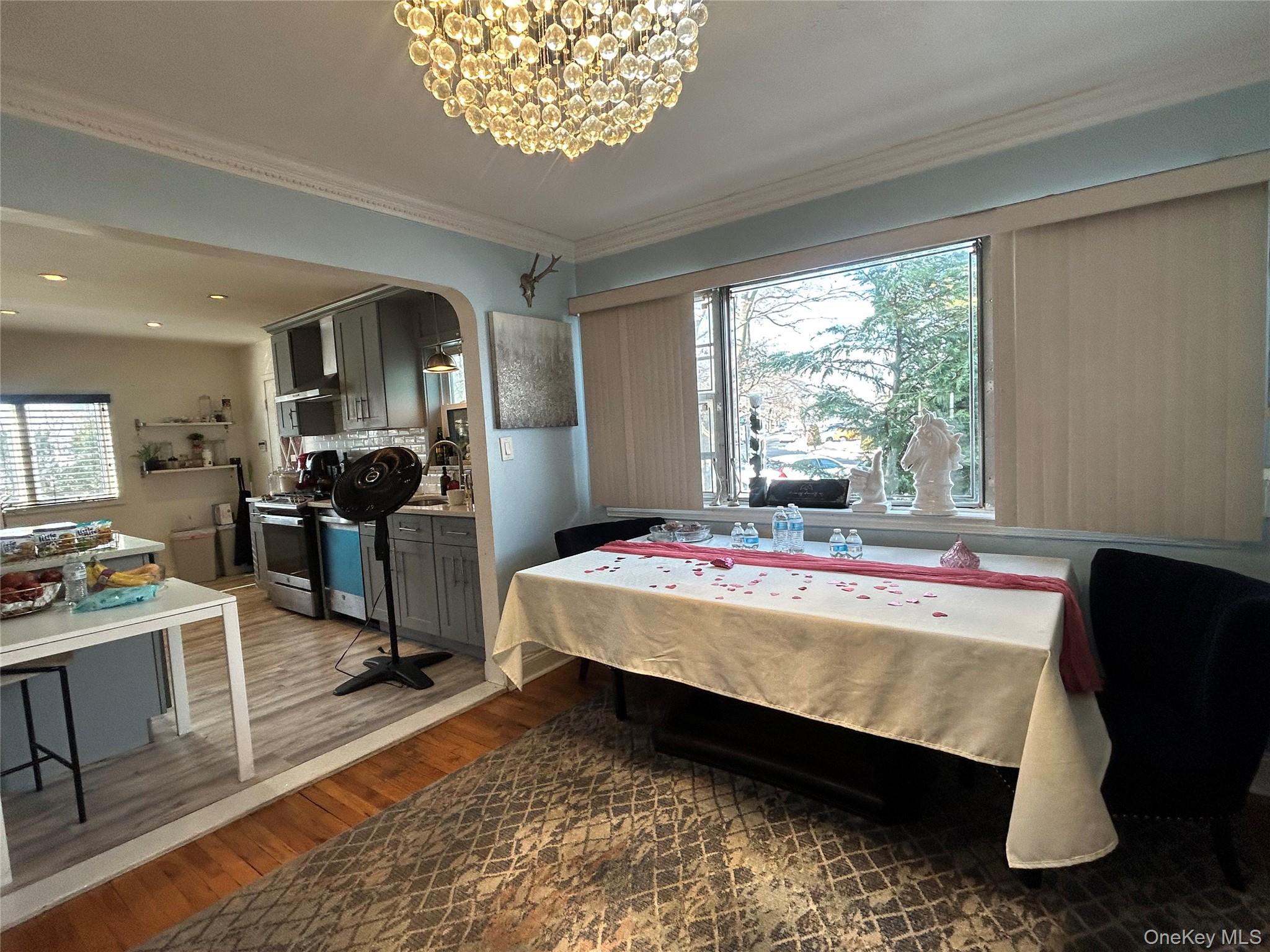 17 Molyneaux Road, Valley Stream, NY 11580